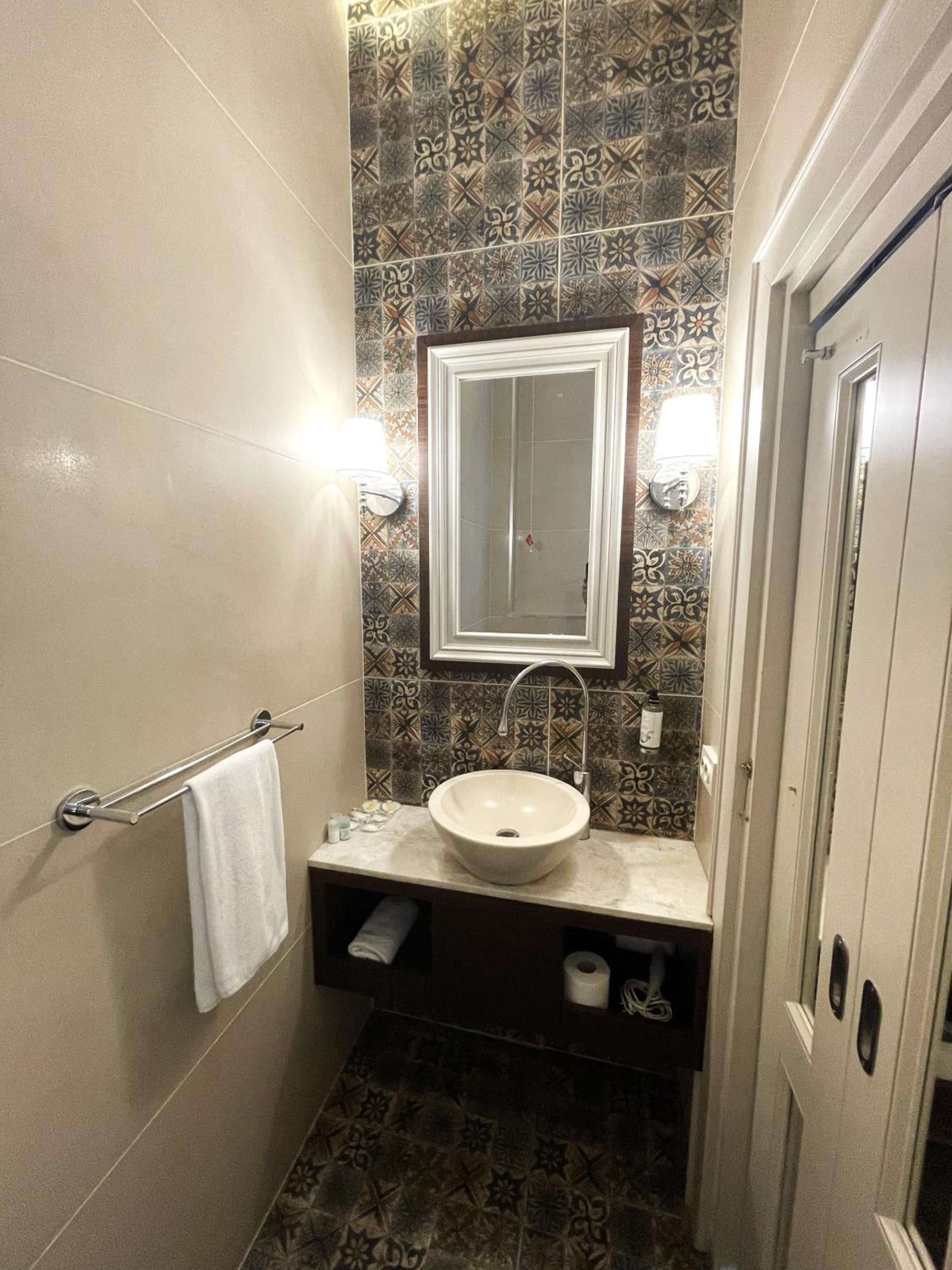 Fuga Hotel Constantinidis