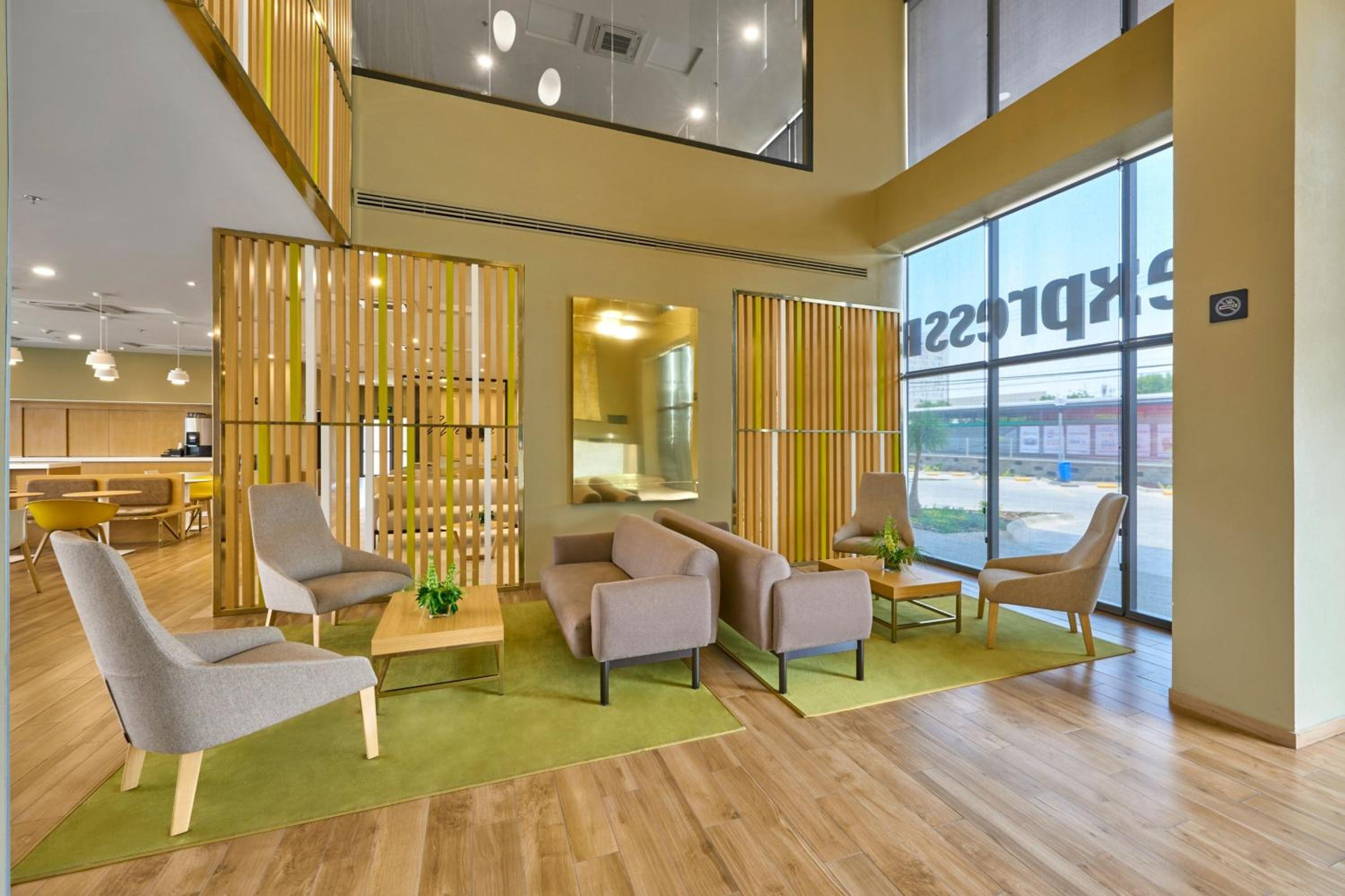 Tampico Vacations - City Express Plus by Marriott Tampico - Property Image 3