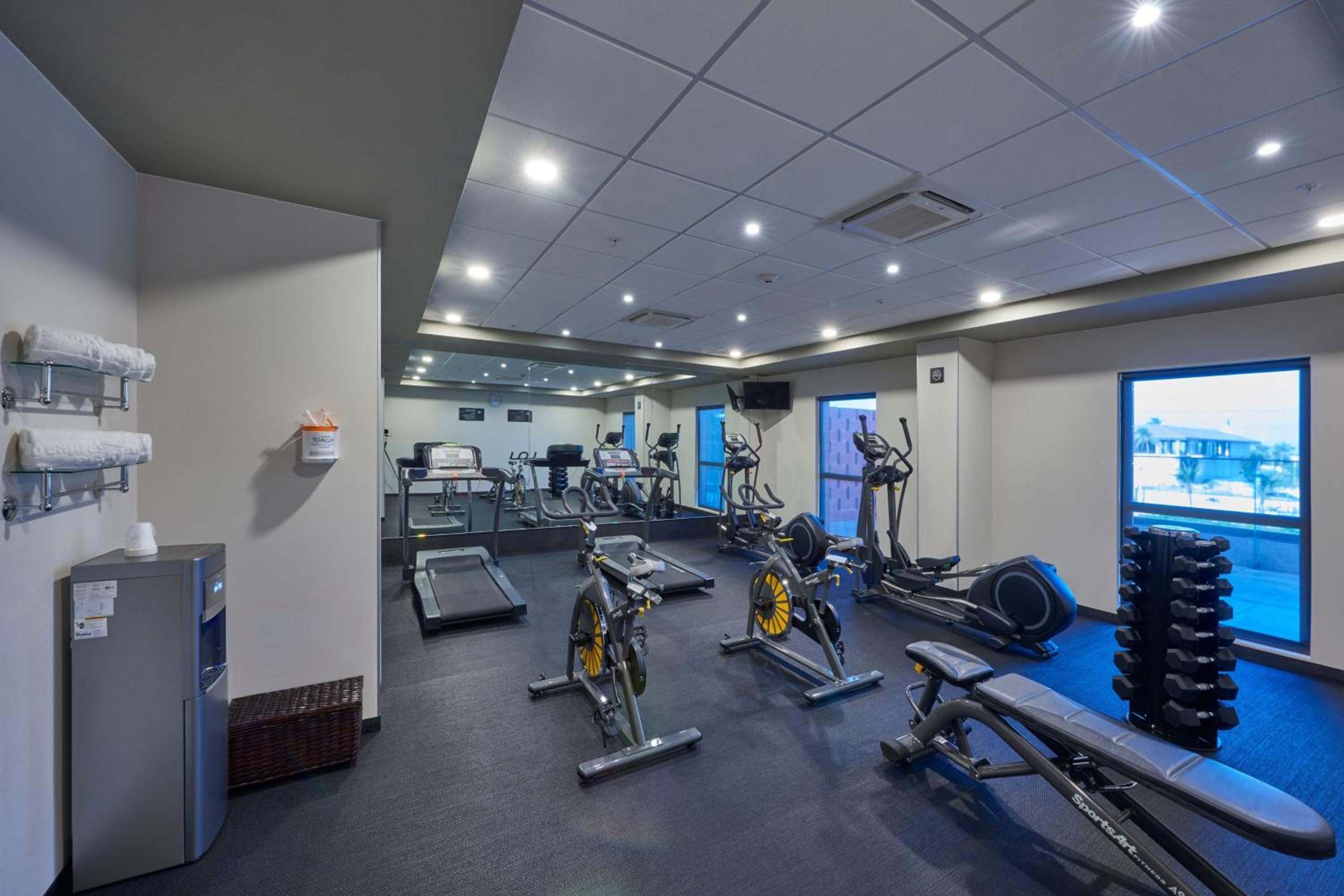 Tampico Vacations - City Express Plus by Marriott Tampico - Property Image 2