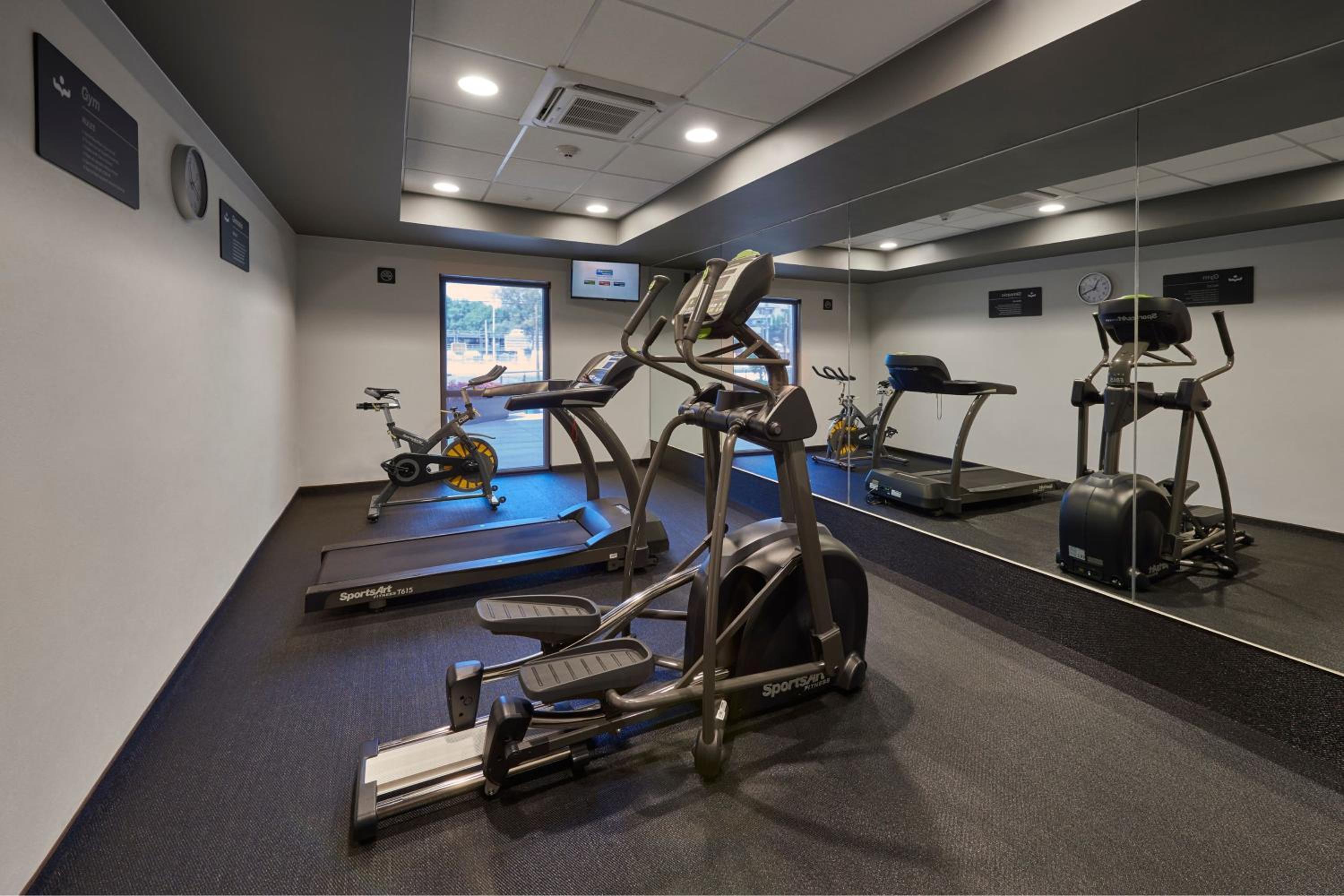 Tampico Vacations - City Express Plus by Marriott Tampico - Property Image 3