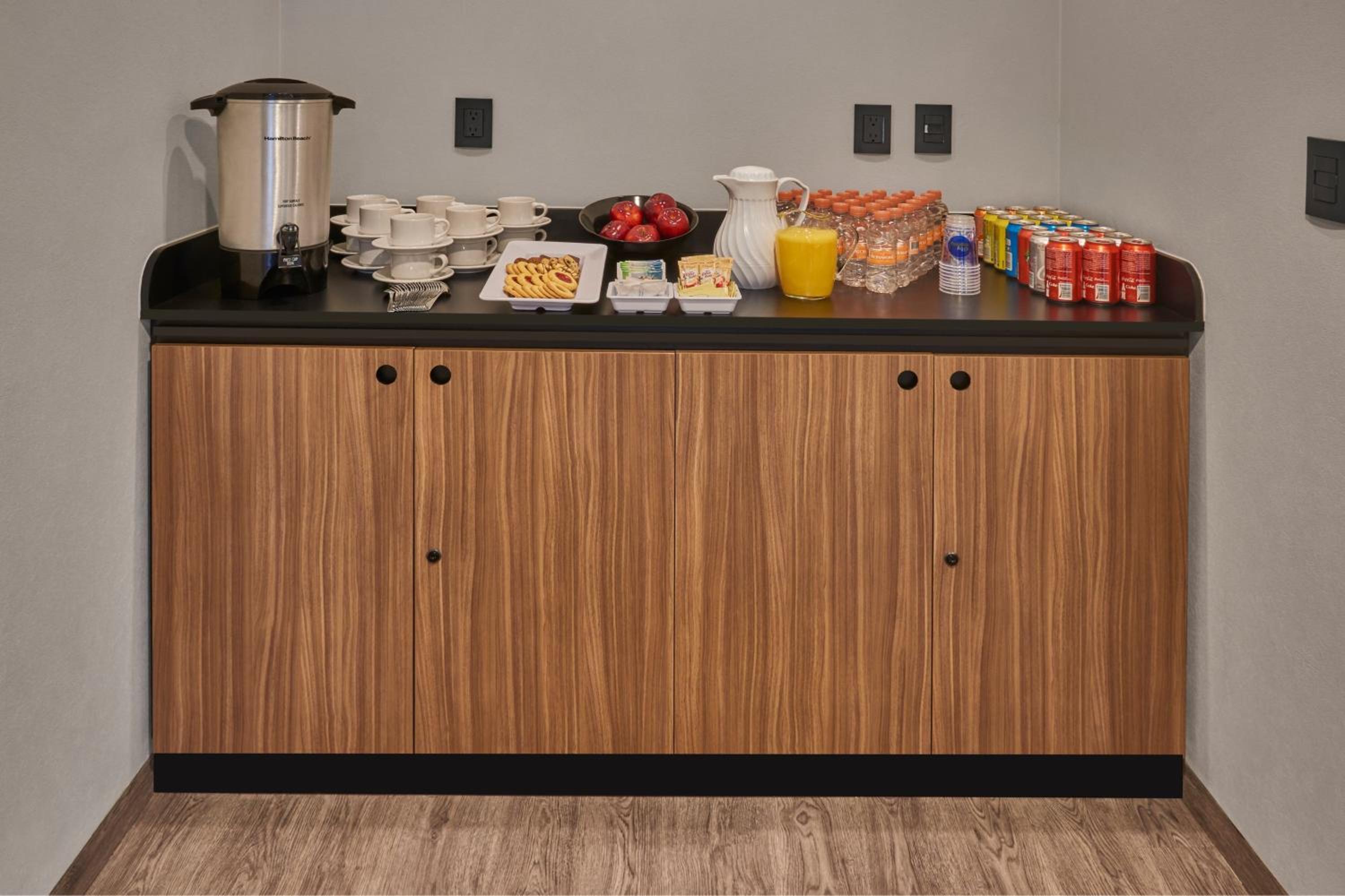 Tampico Vacations - City Express Plus by Marriott Tampico - Property Image 12