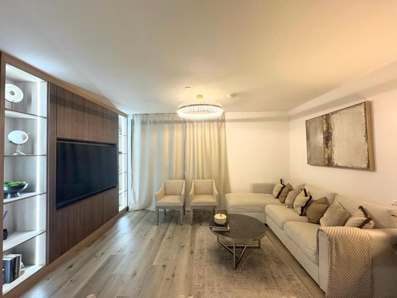 Luxury Heathrow 2 Bedroom New Build Apartment