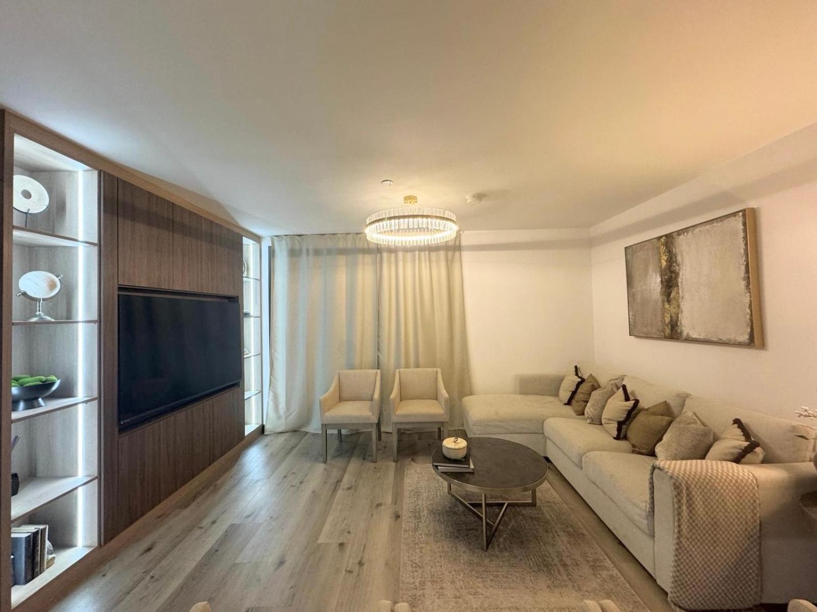 Luxury Heathrow 2 Bedroom New Build Apartment