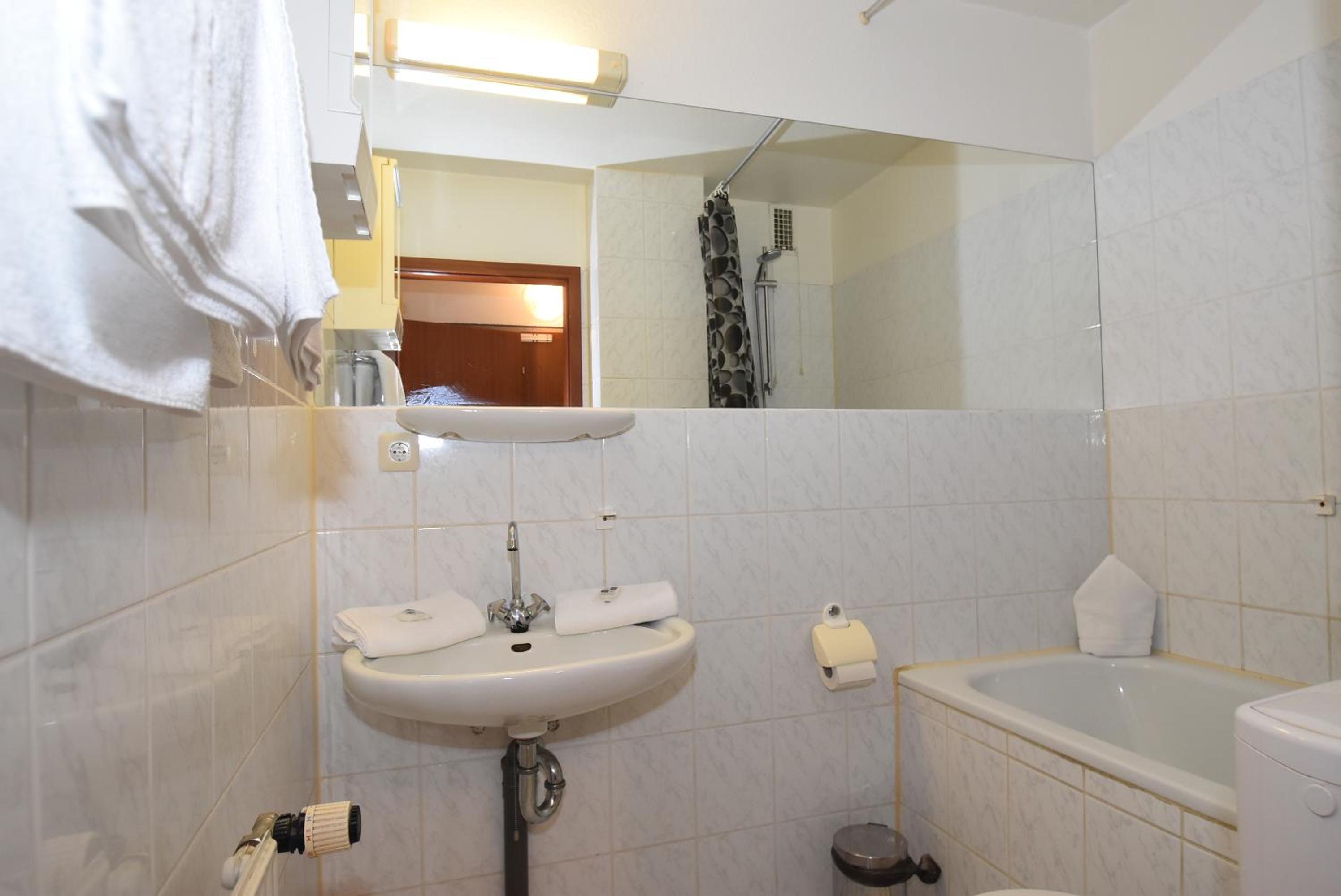 fewo1846 Strandresidenz Wassersleben - Hav brise - komfortables Studioapartment mit Balkon