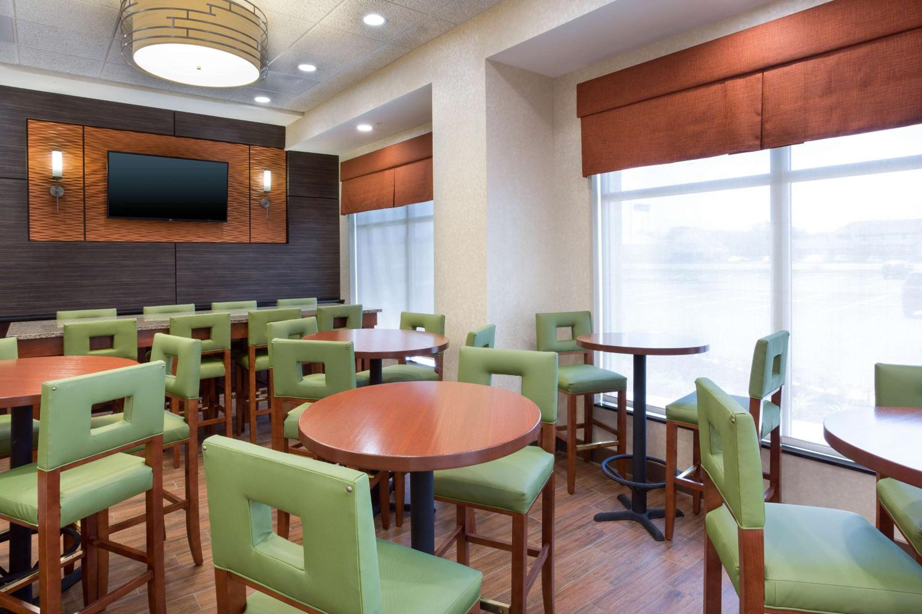 Mount Vernon Vacations - Drury Plaza Hotel Mt Vernon - Property Image 14