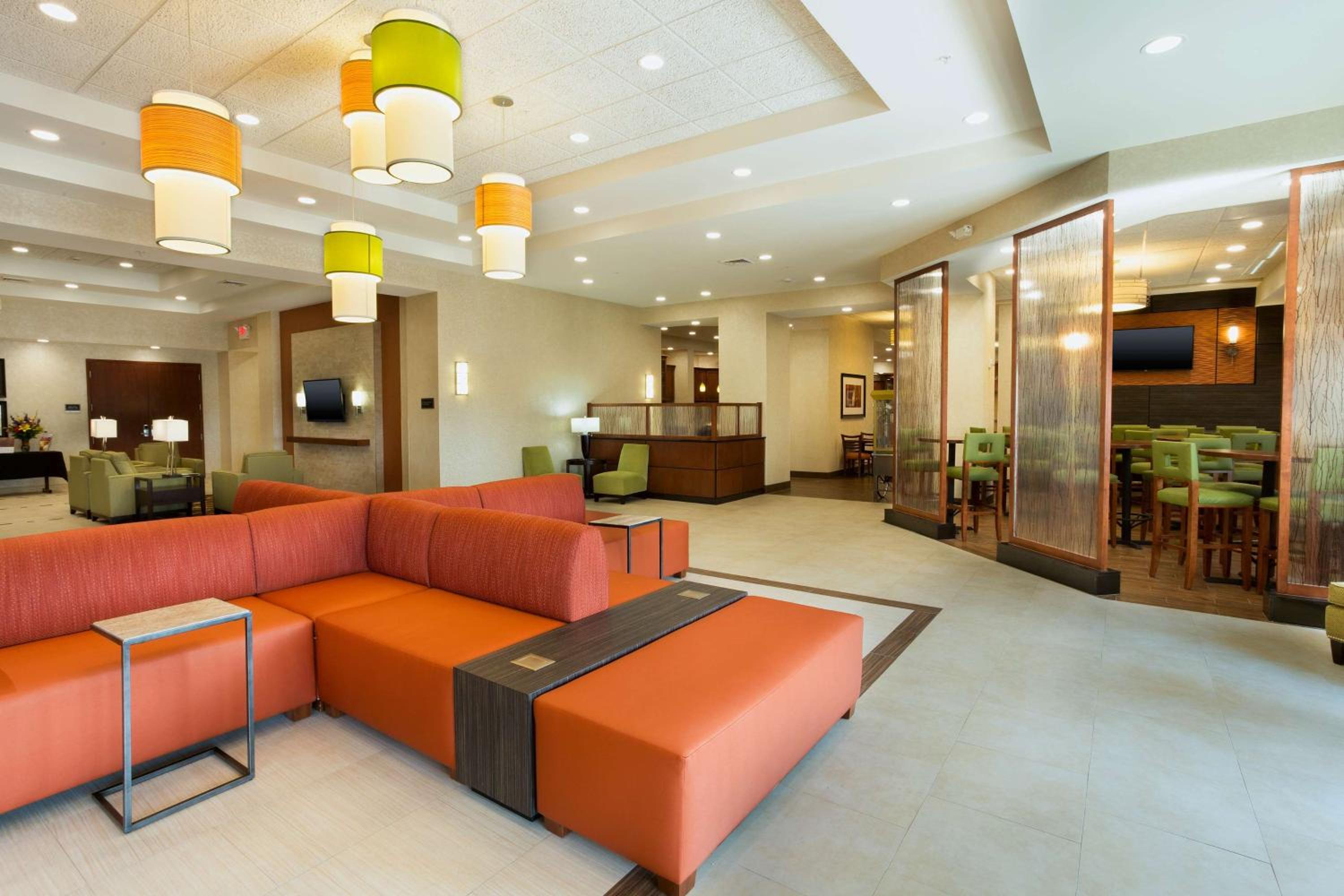 Mount Vernon Vacations - Drury Plaza Hotel Mt Vernon - Property Image 1
