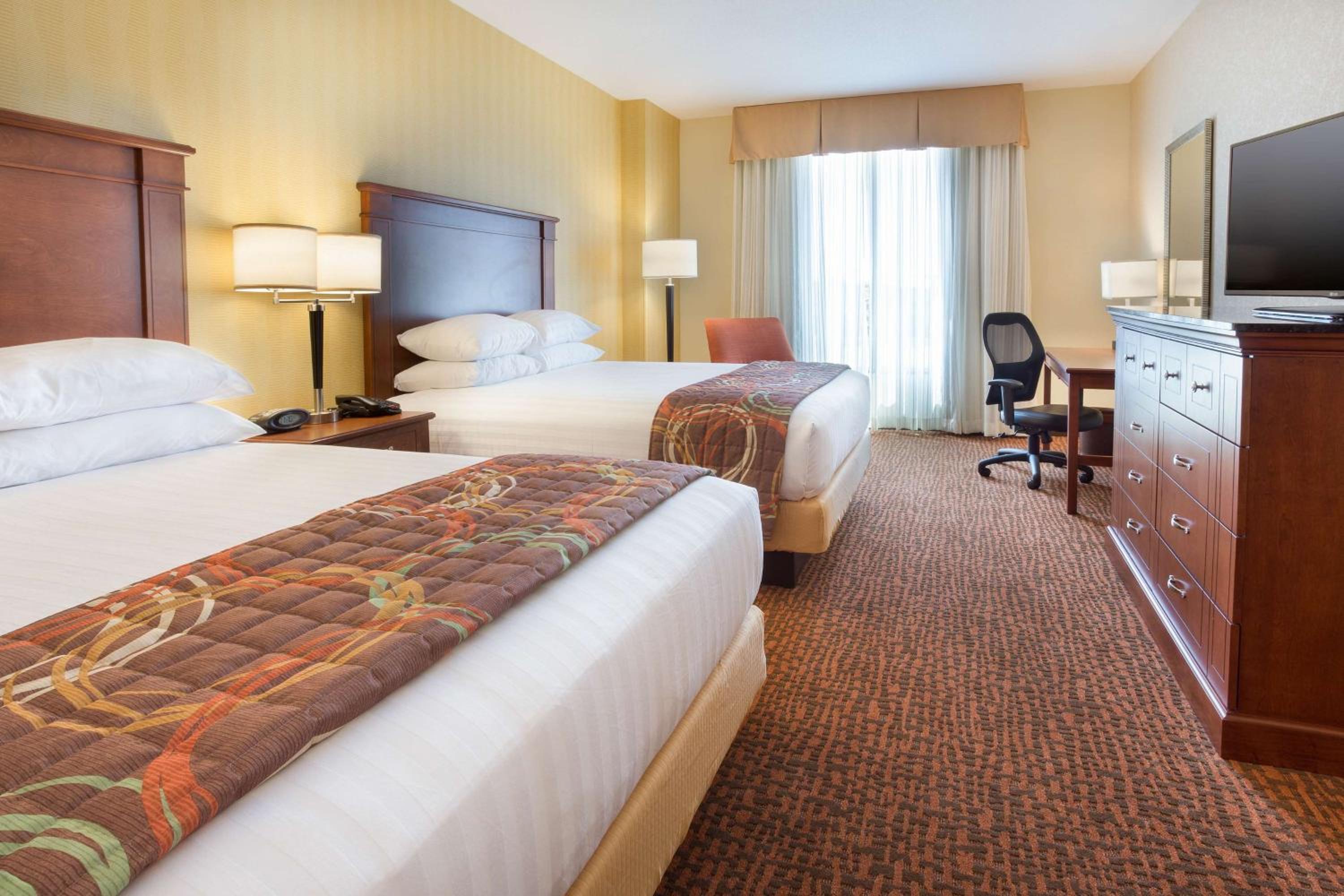 Mount Vernon Vacations - Drury Plaza Hotel Mt Vernon - Property Image 2