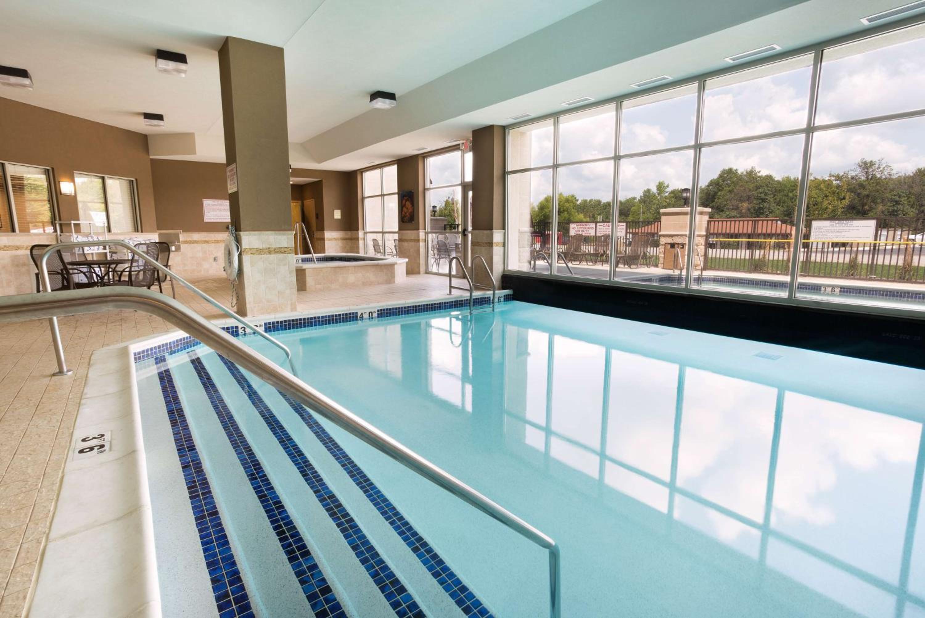 Mount Vernon Vacations - Drury Plaza Hotel Mt Vernon - Property Image 22