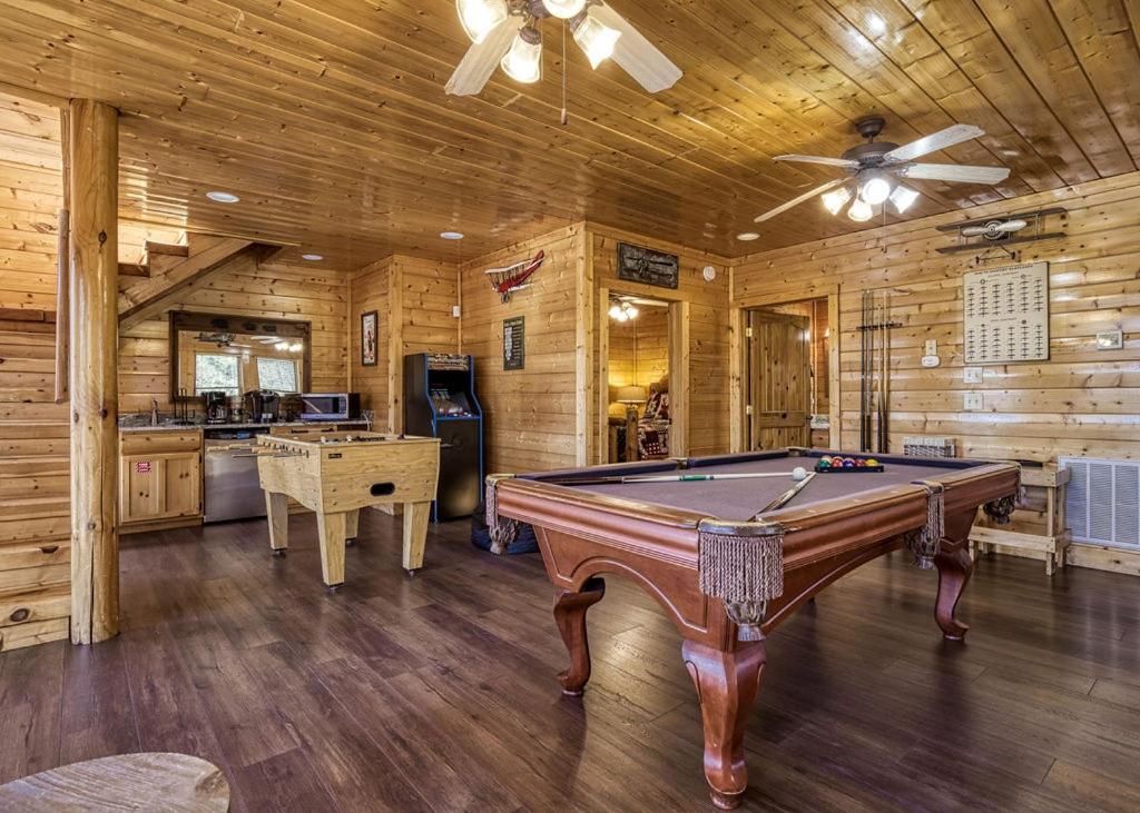 Timeless View - Mountain Views, Hot Tub, WIFI, Game Room, Free Attraction Tickets! view 2