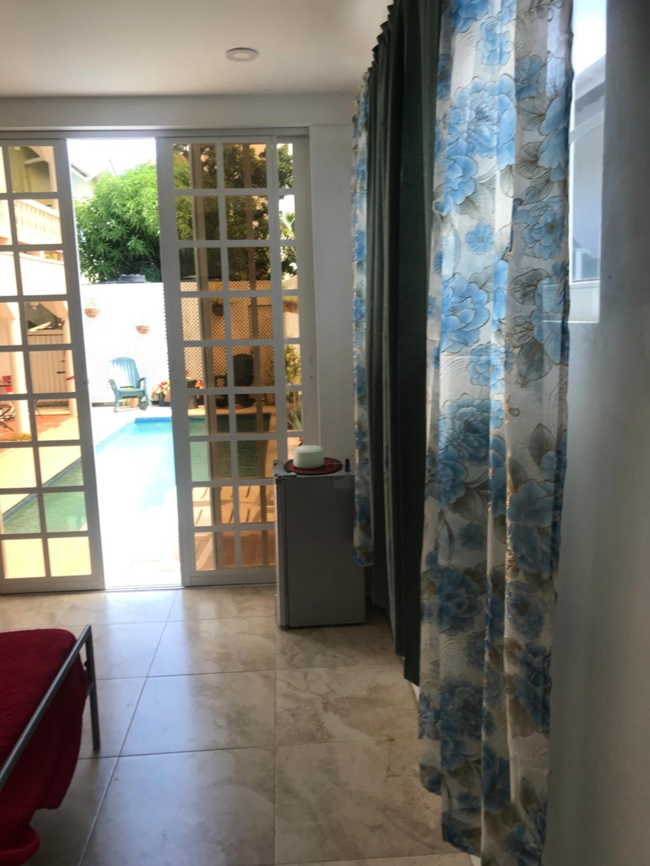 The PoolSide Pad- 5 mins from Airport & Beaches view 5
