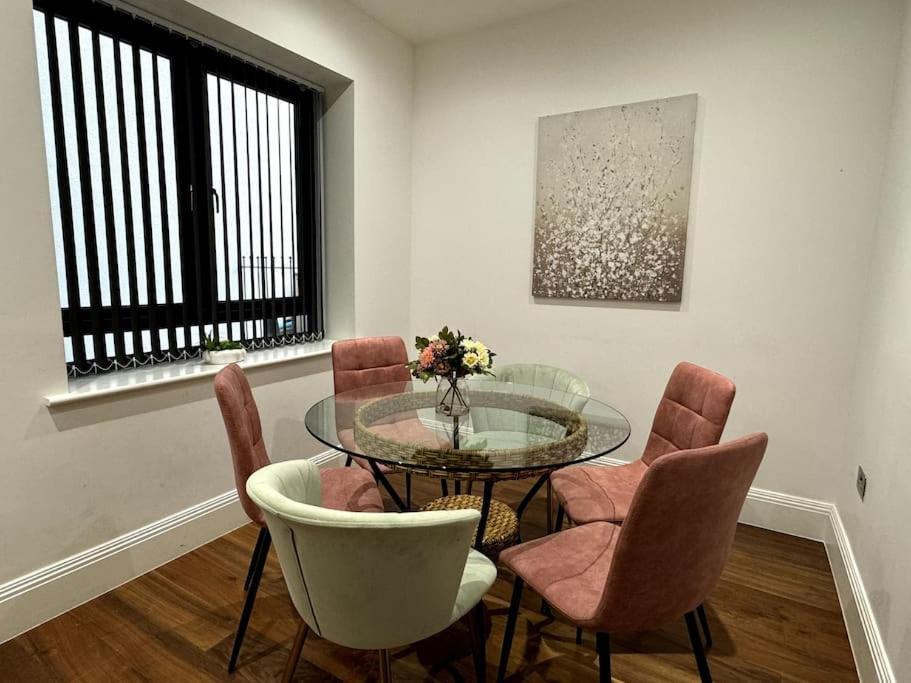 Modern Majesty 3 Bed 3 Bath House in London