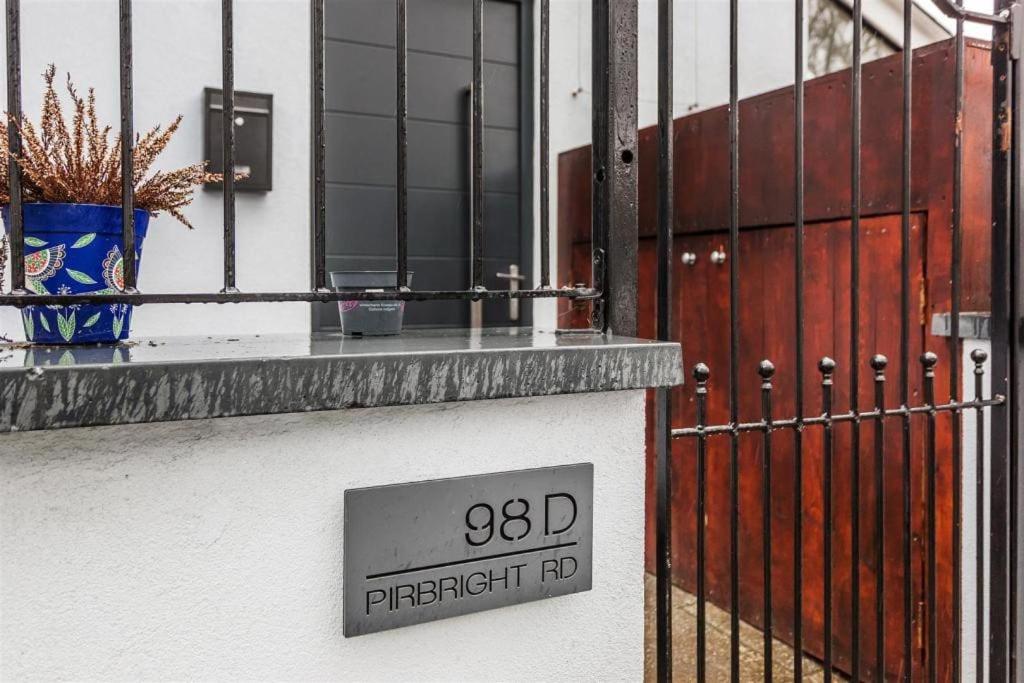 Modern Majesty 3 Bed 3 Bath House in London