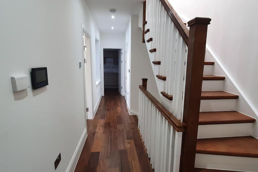Modern Majesty 3 Bed 3 Bath House in London