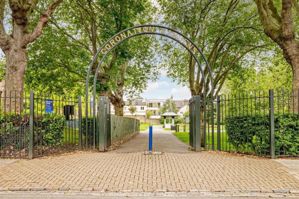 Modern Majesty 3 Bed 3 Bath House in London