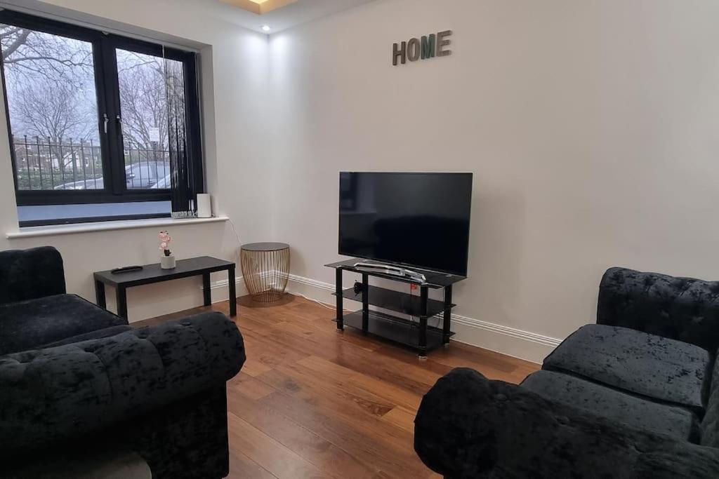 Modern Majesty 3 Bed 3 Bath House in London