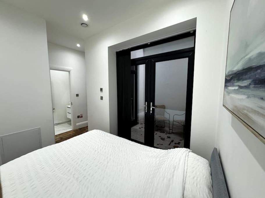 Modern Majesty 3 Bed 3 Bath House in London