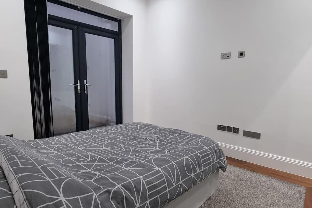 Modern Majesty 3 Bed 3 Bath House in London