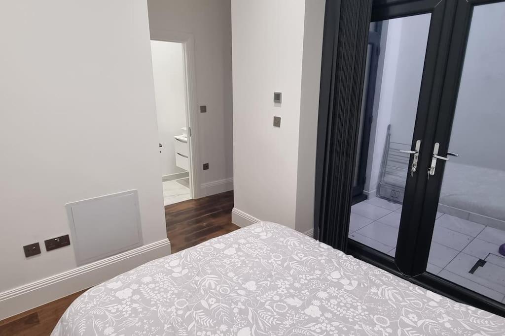 Modern Majesty 3 Bed 3 Bath House in London
