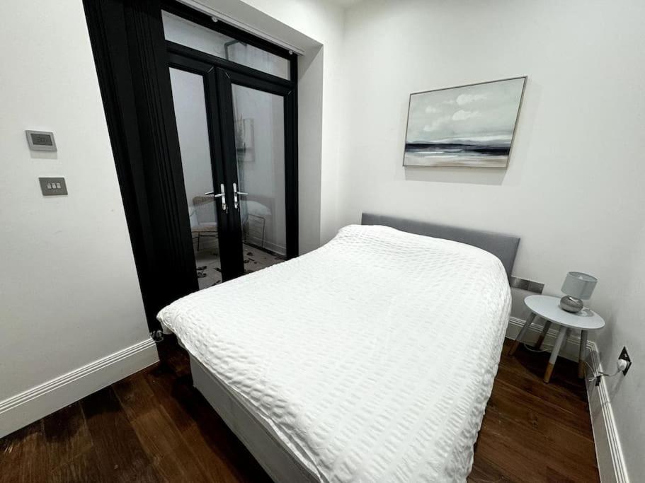 Modern Majesty 3 Bed 3 Bath House in London