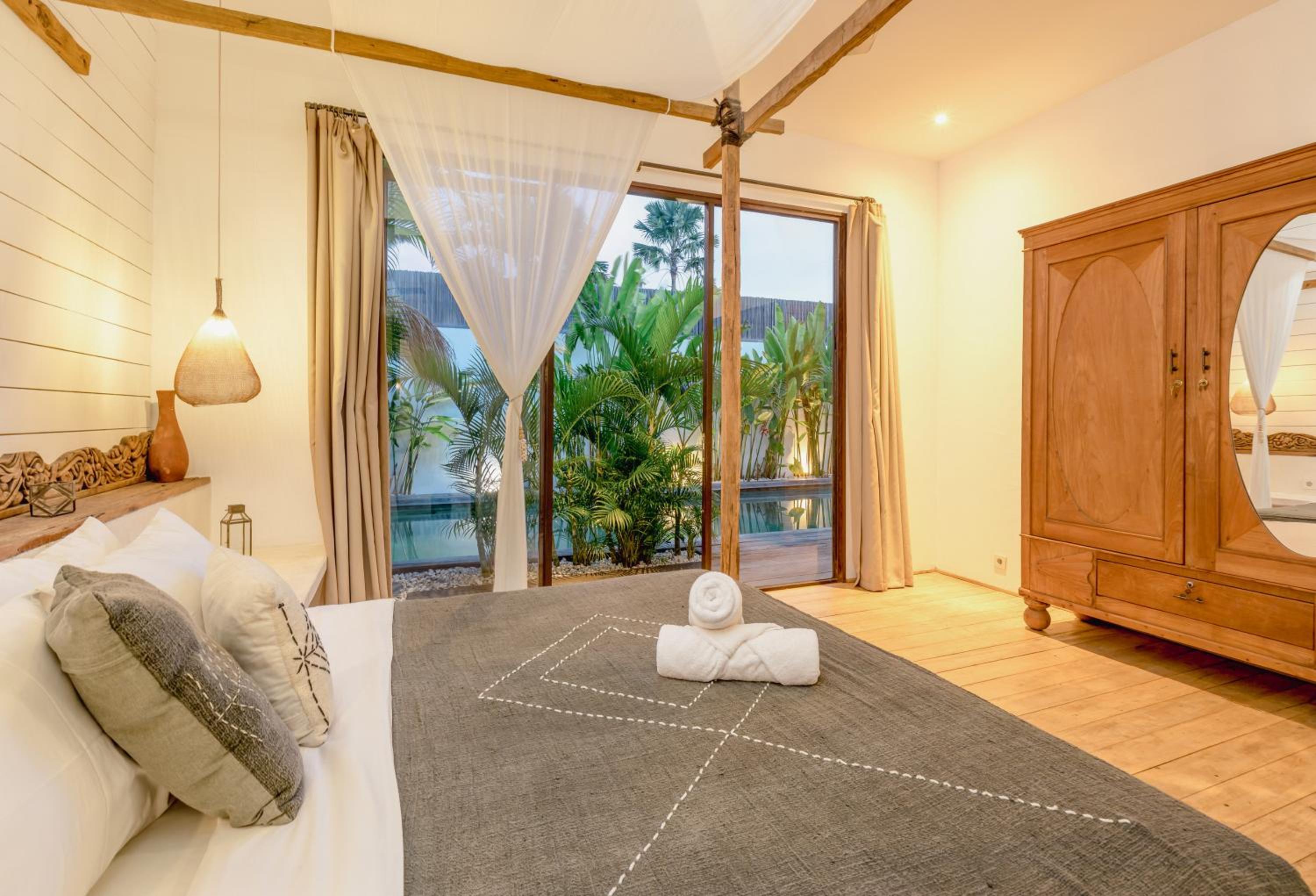 Villa Elwood - Stylish Boho Chic 3BR Villa in Umalas, Private Parking, Near Finns Canggu view 5