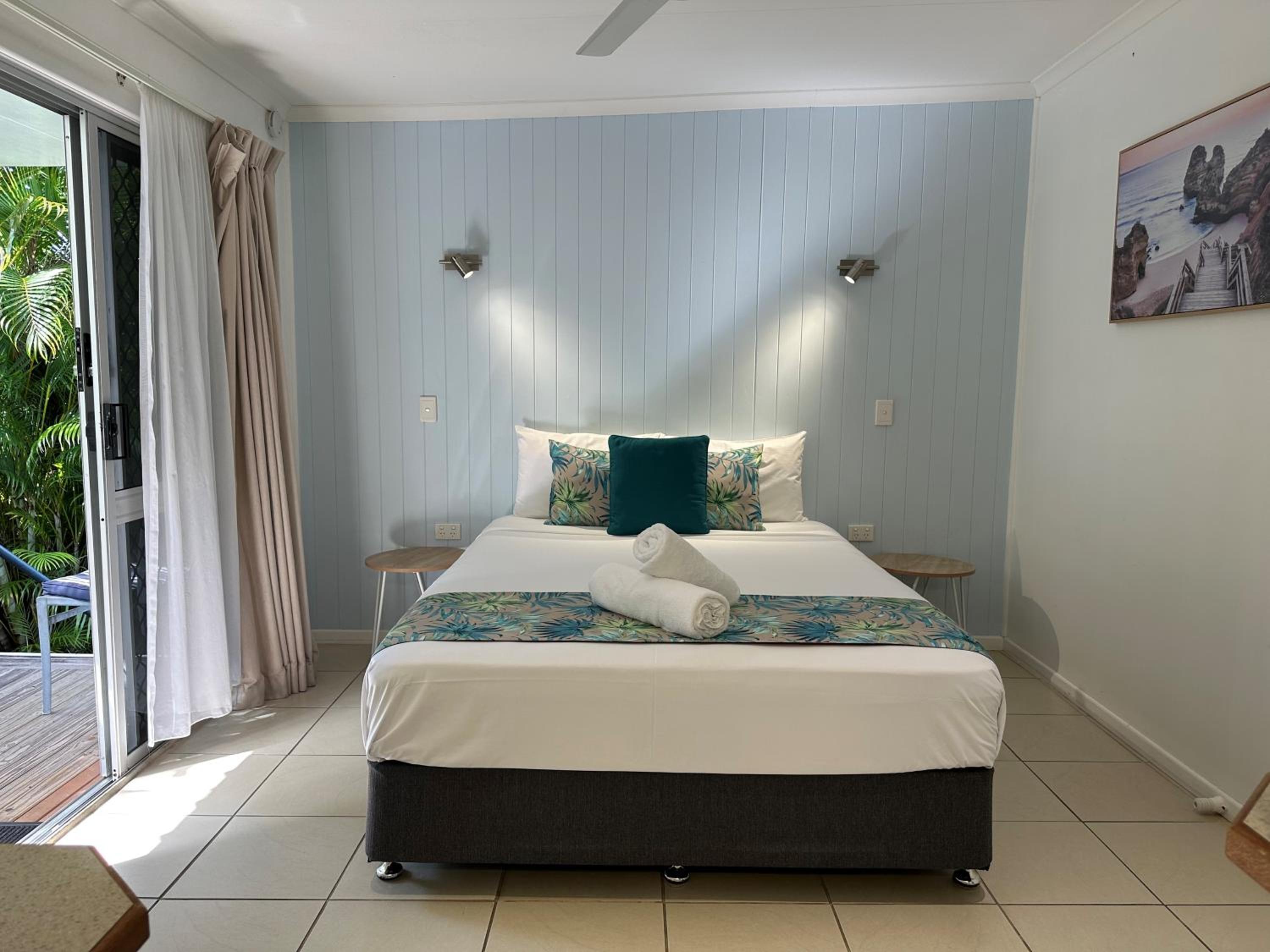 Cardwell Beachfront Motel