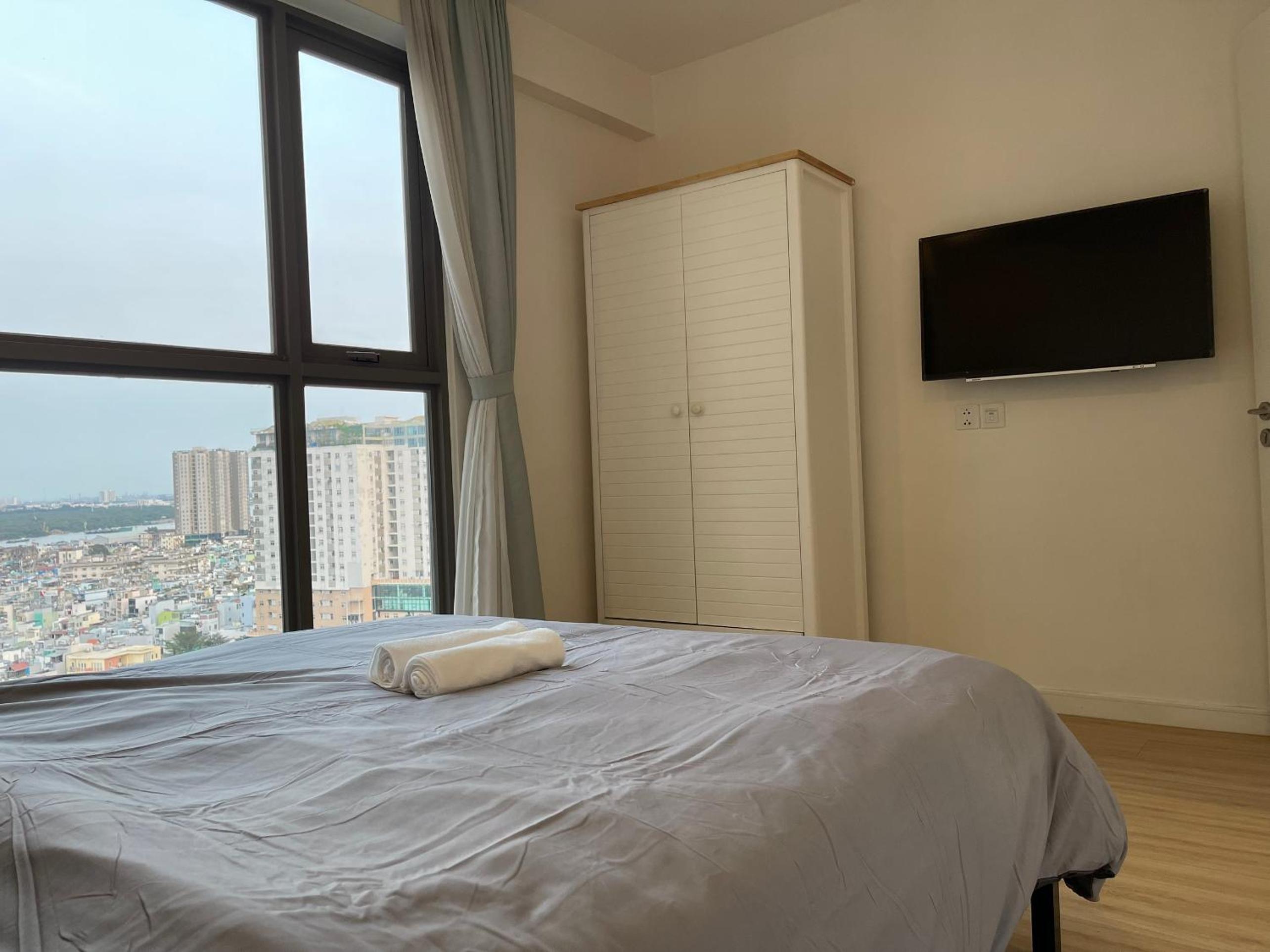 luxurious 2-bedroom apartment district 4