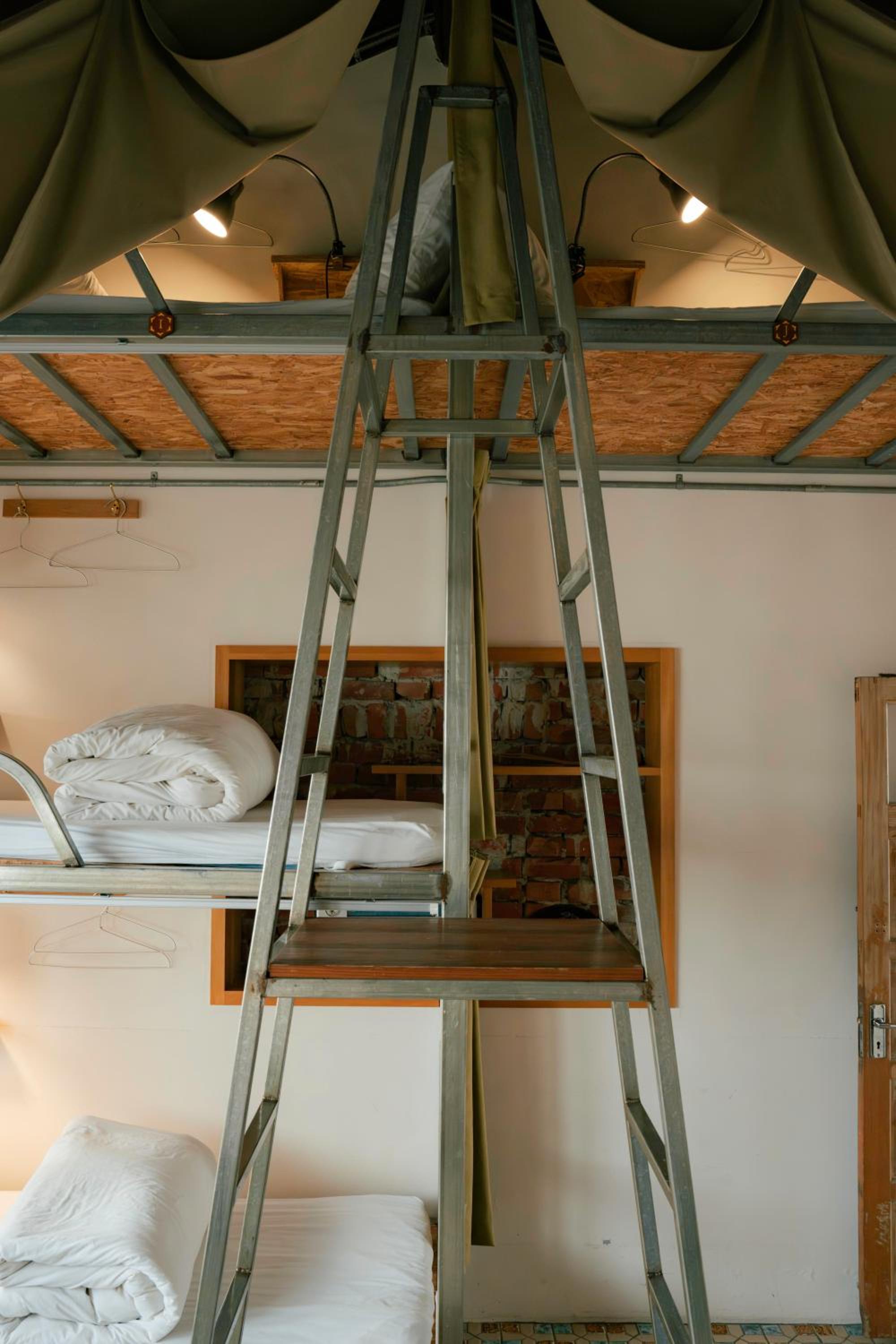 365.Hostel