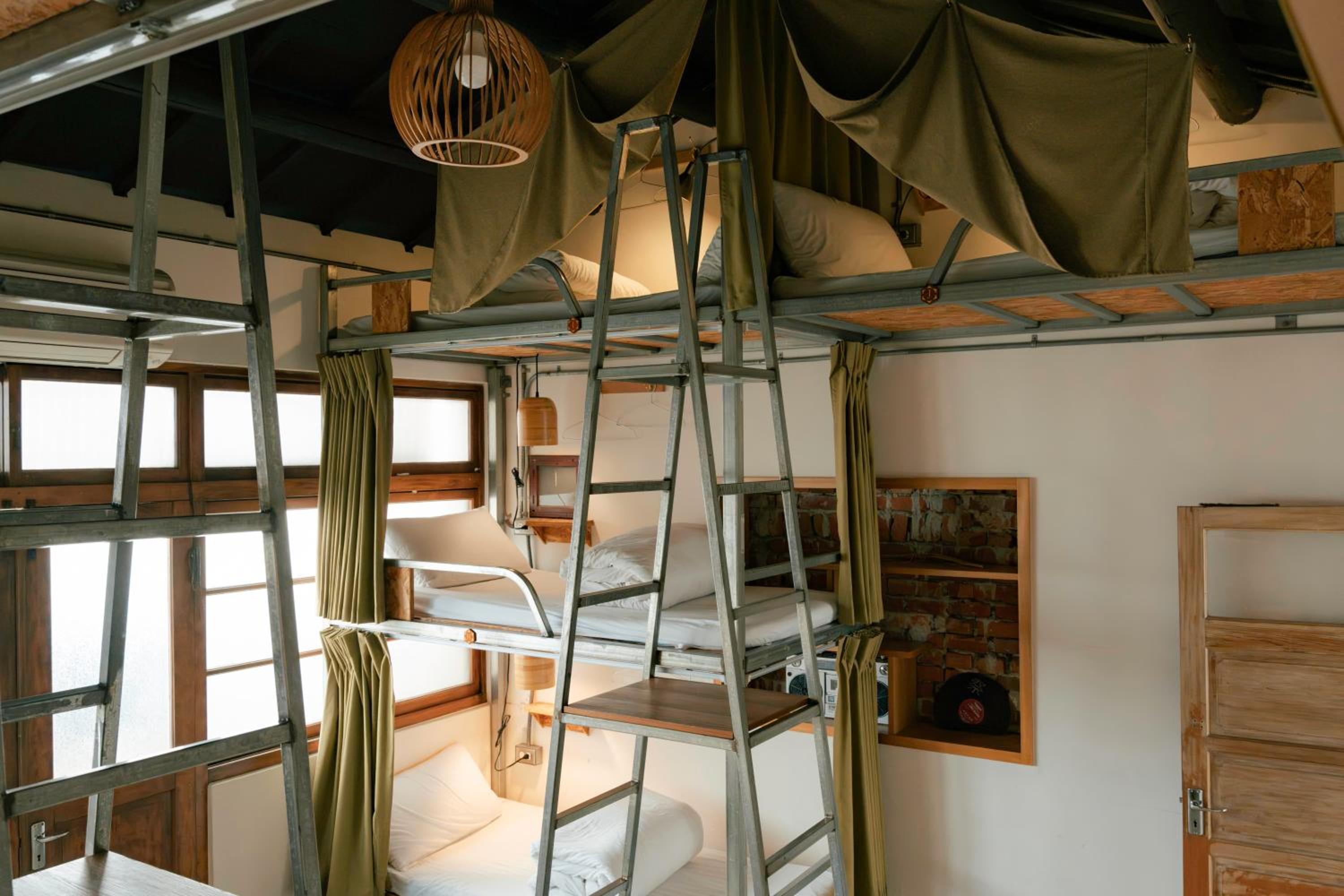365.Hostel