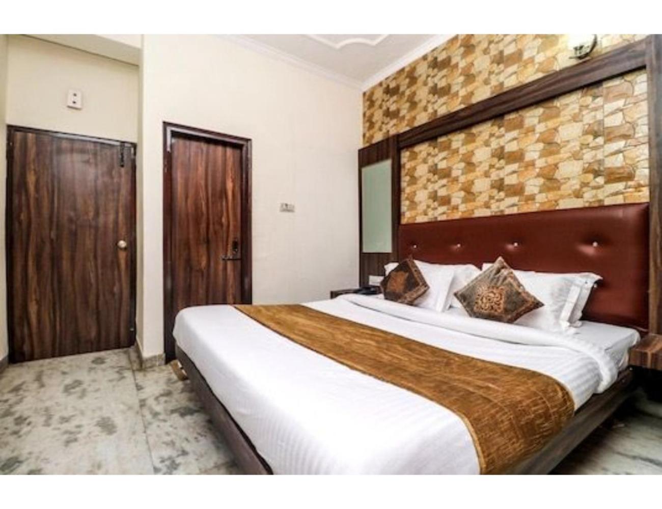 Hotel Shelton, Chandigarh