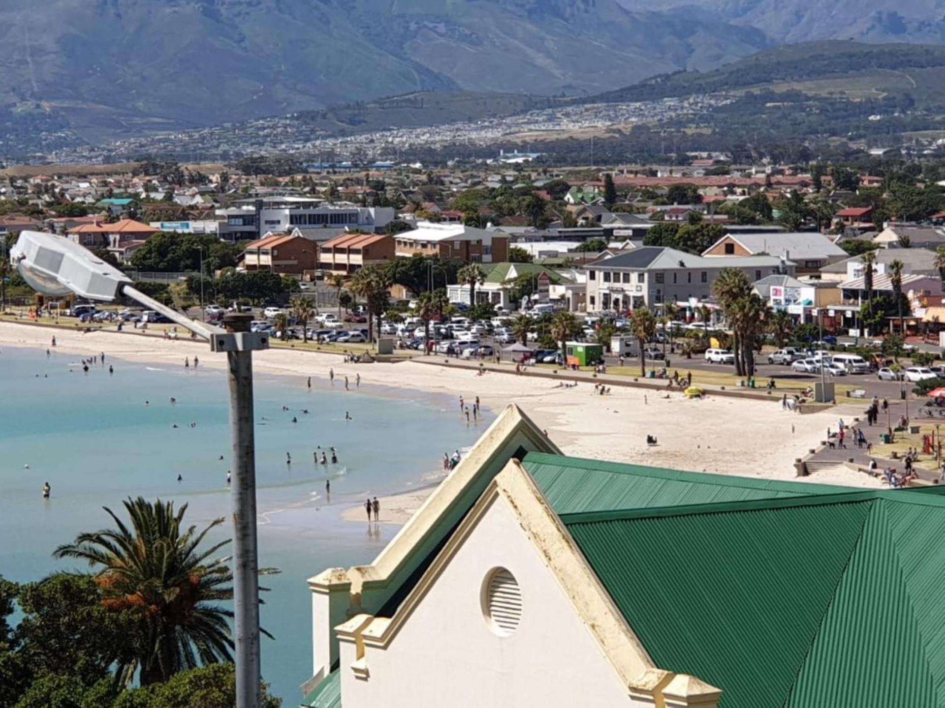 'BoStrand' - Private and Central, only 2 min walk to beach - sleeps 2 view 3