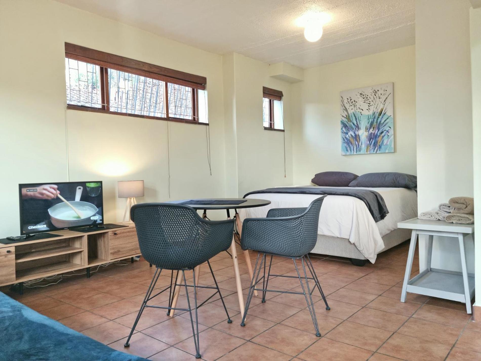 Loft Cottage, sleeps 2. Central and Cozy! view 3