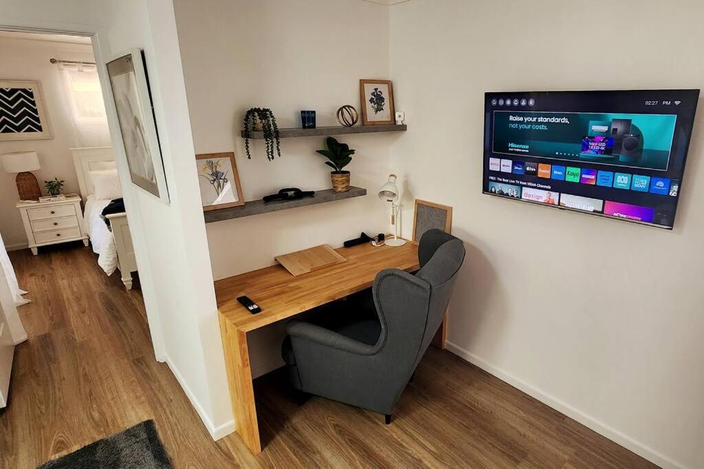 Peaceful Getaway - Stylish, Newly Updated House