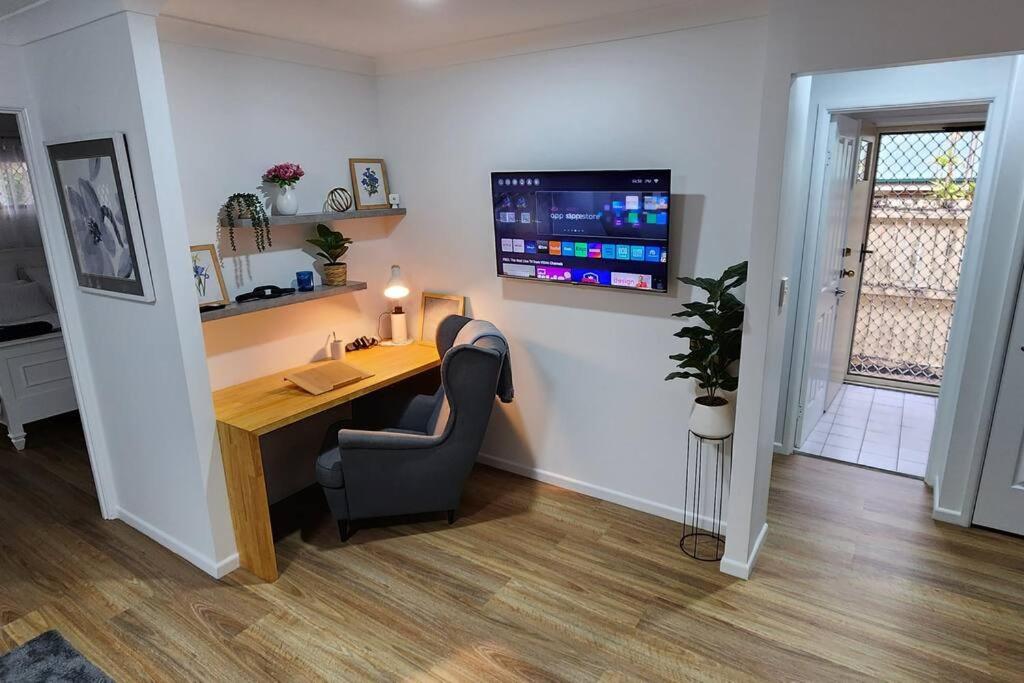 Peaceful Getaway - Stylish, Newly Updated House