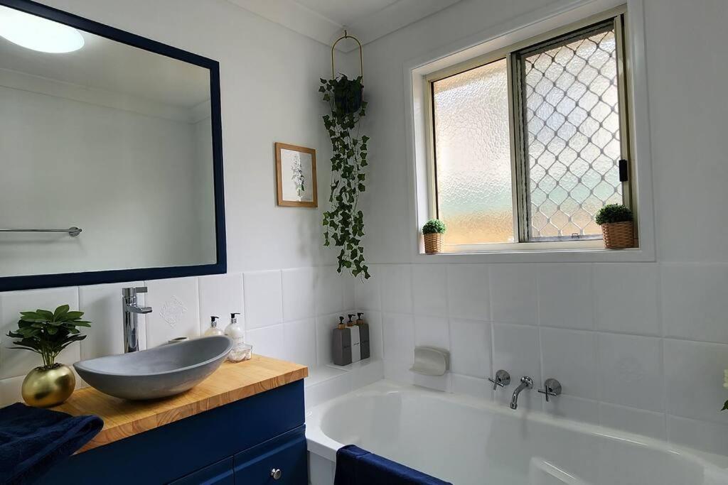Peaceful Getaway - Stylish, Newly Updated House