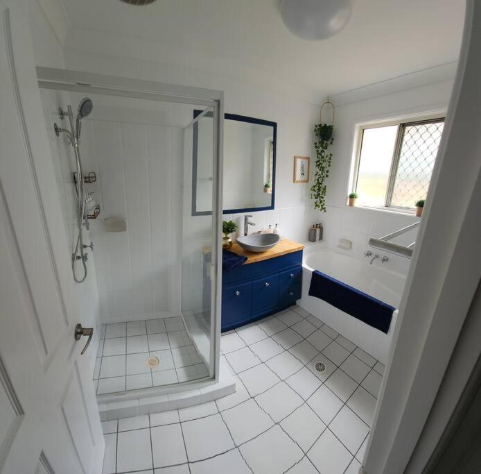 Peaceful Getaway - Stylish, Newly Updated House