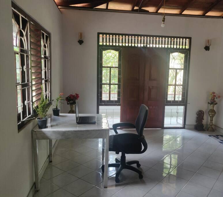 'Kolamba Gedara' green apartment