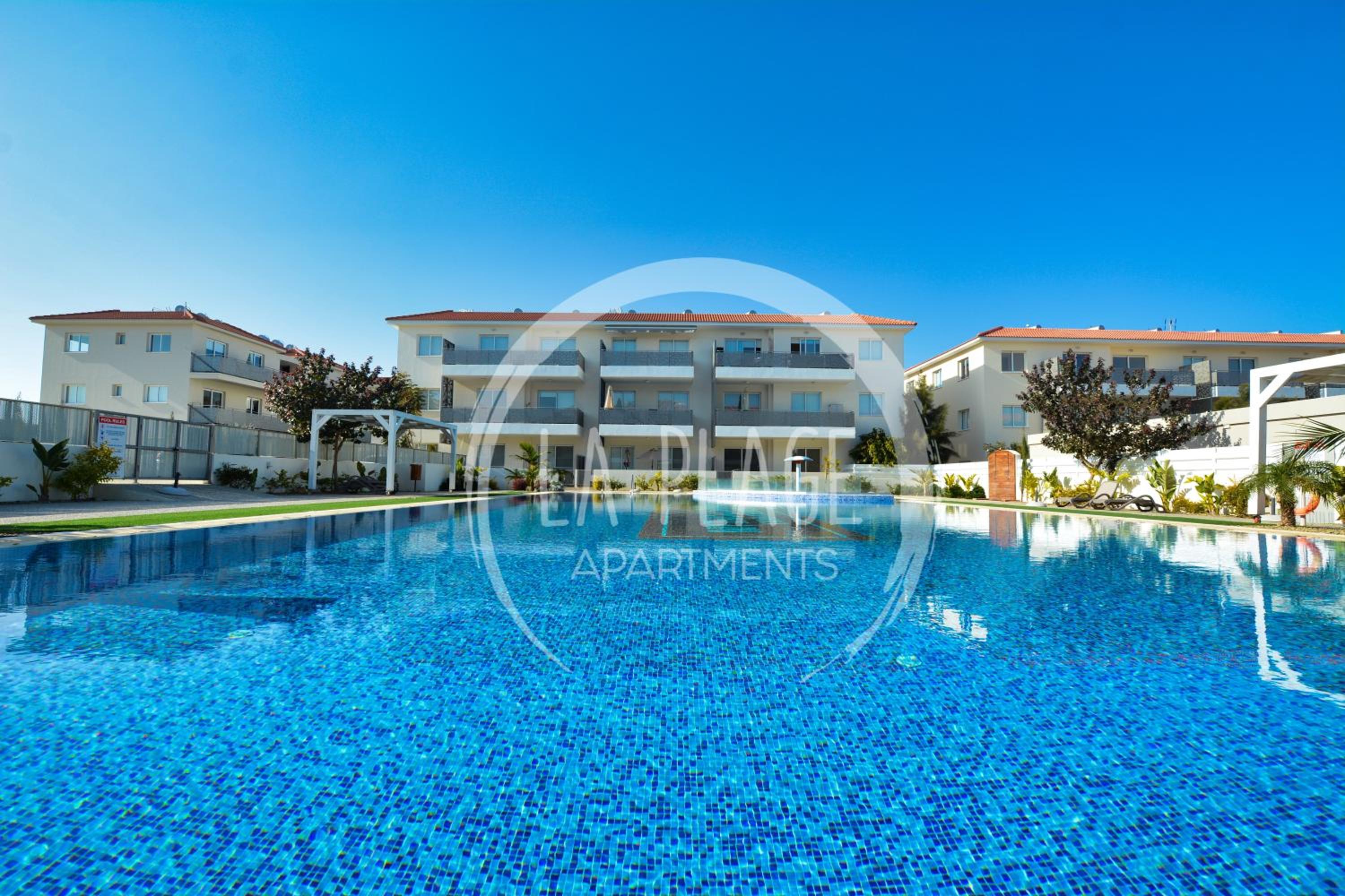 Lovely 2 Bedroom Family Apartment w/ Pool