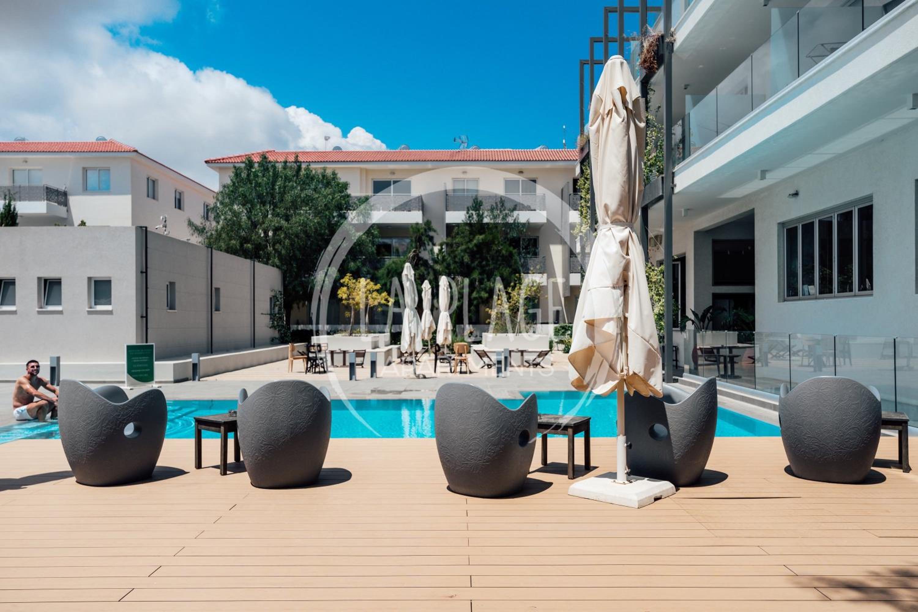 Lovely 2 Bedroom Family Apartment w/ Pool