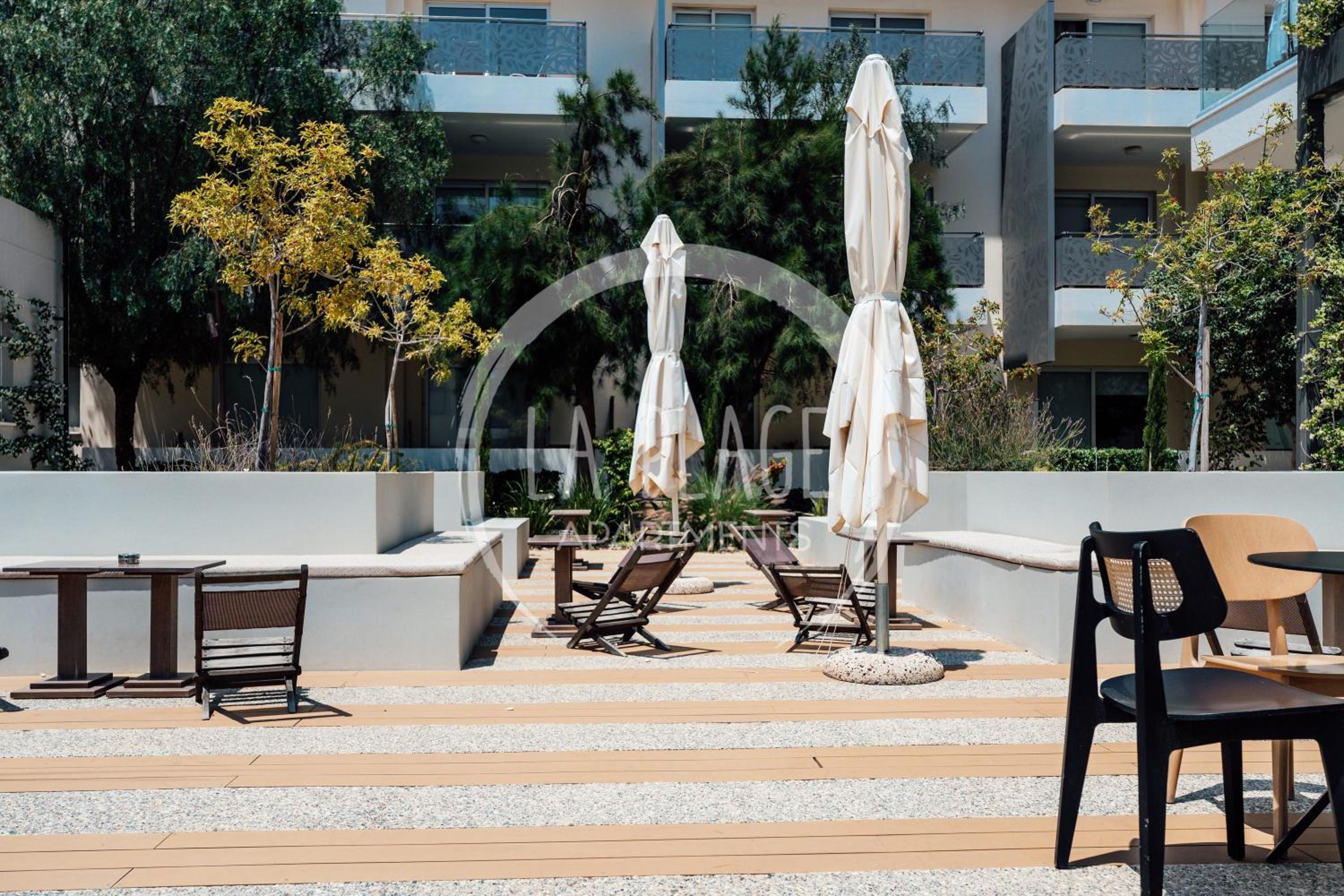 Lovely 2 Bedroom Family Apartment w/ Pool