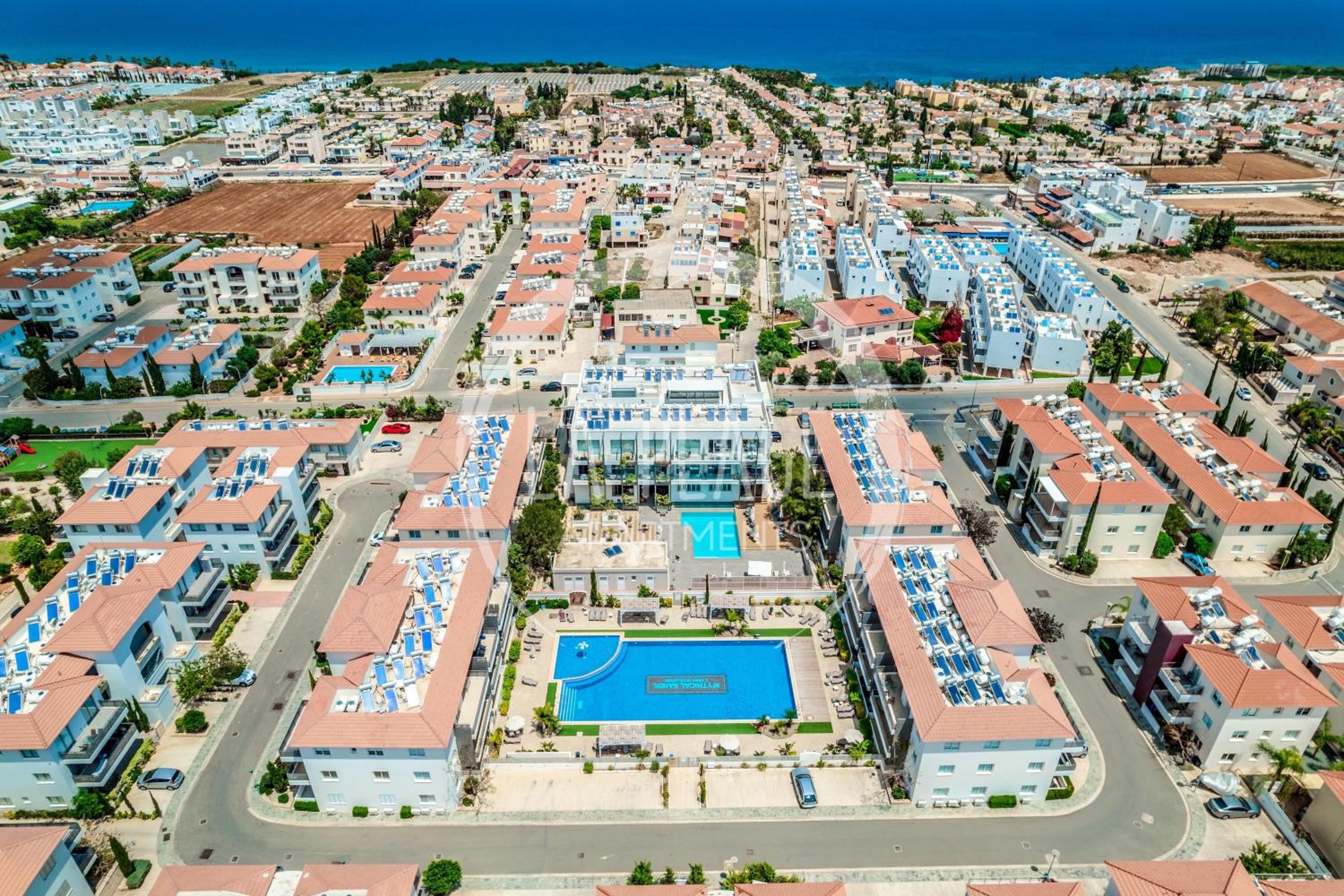 Lovely 2 Bedroom Family Apartment w/ Pool