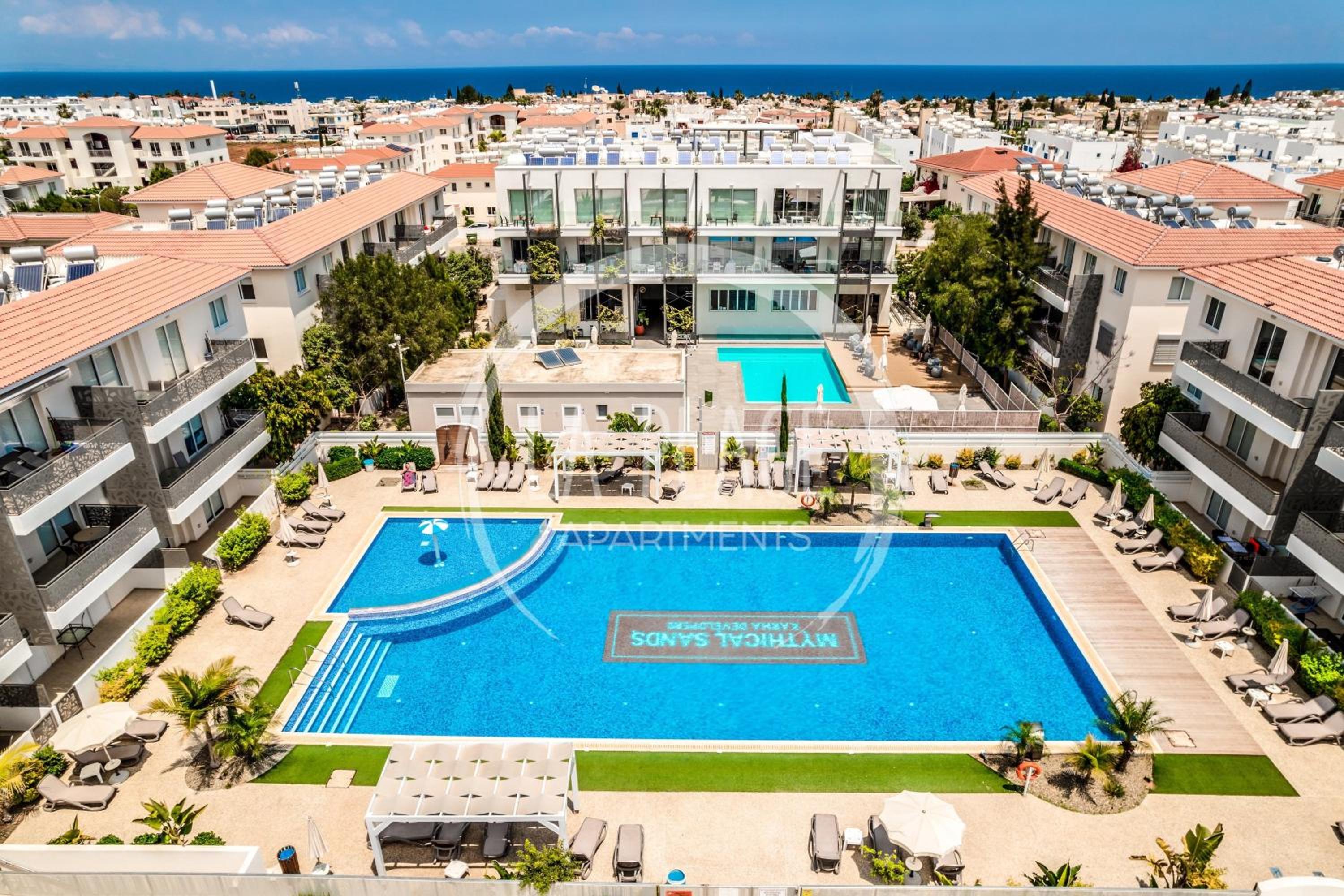 Lovely 2 Bedroom Family Apartment w/ Pool