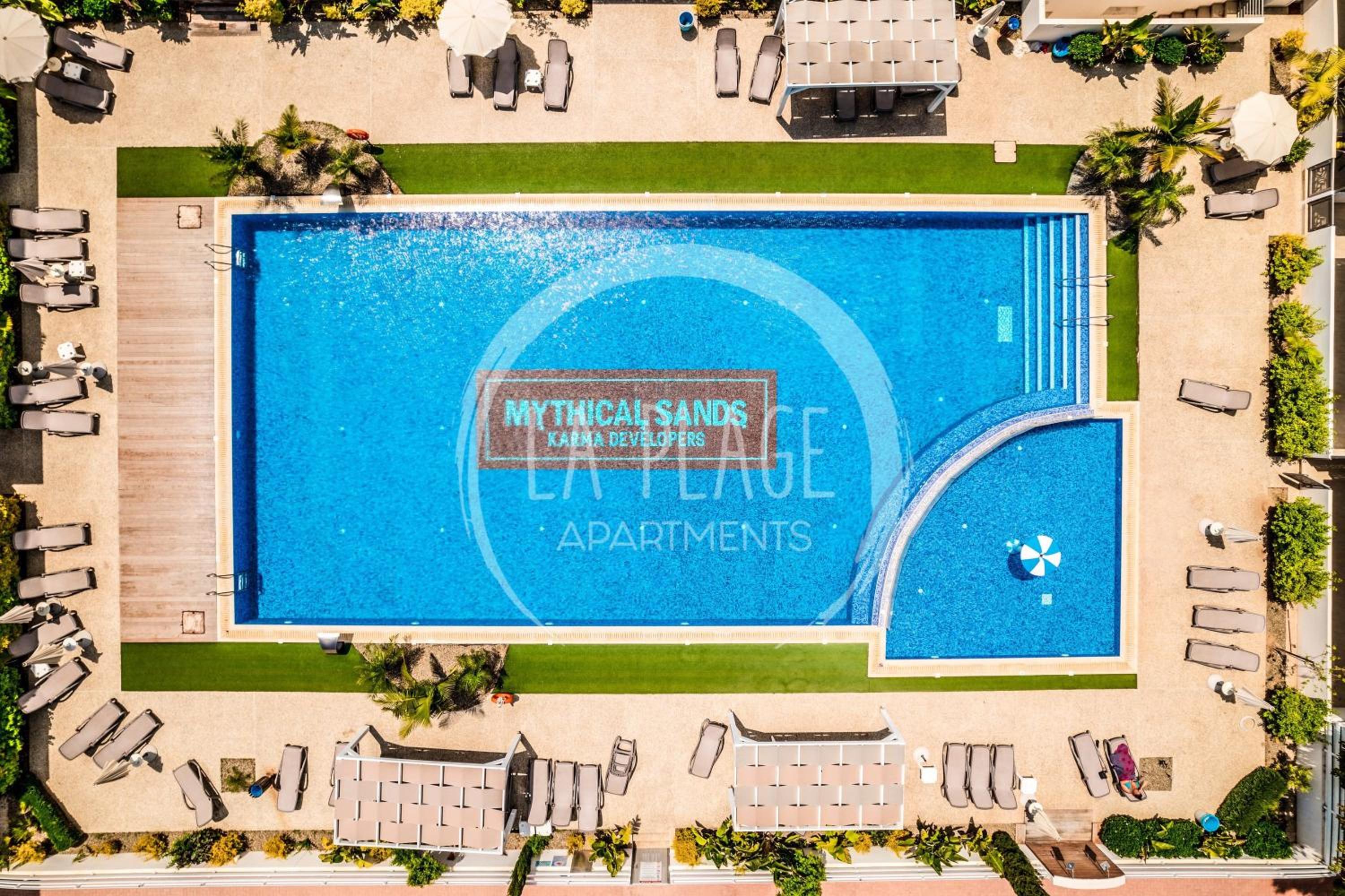 Lovely 2 Bedroom Family Apartment w/ Pool