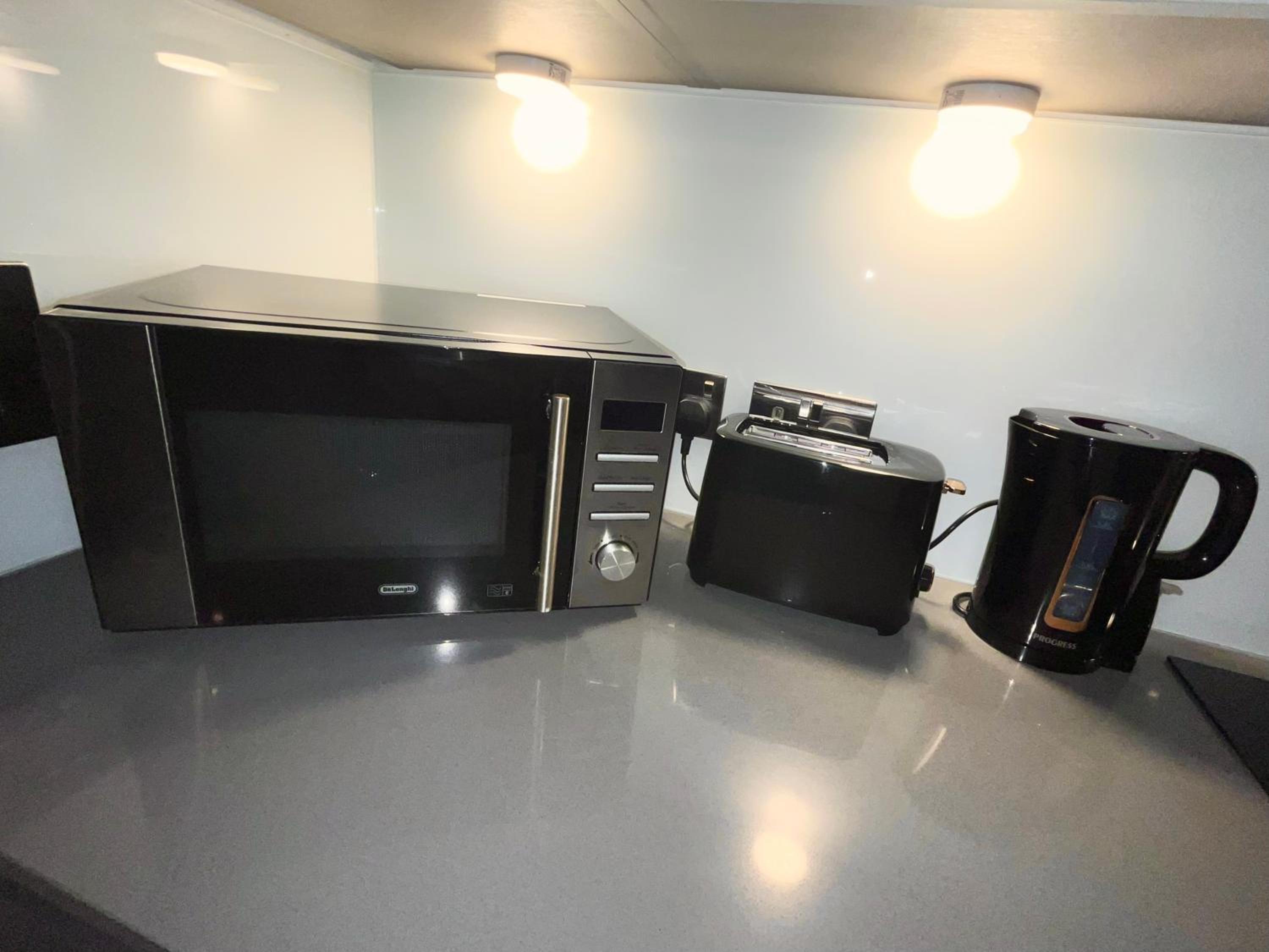 Luxury Modern 2 Bed Flat with Balcony and City View - Canary Wharf City Center