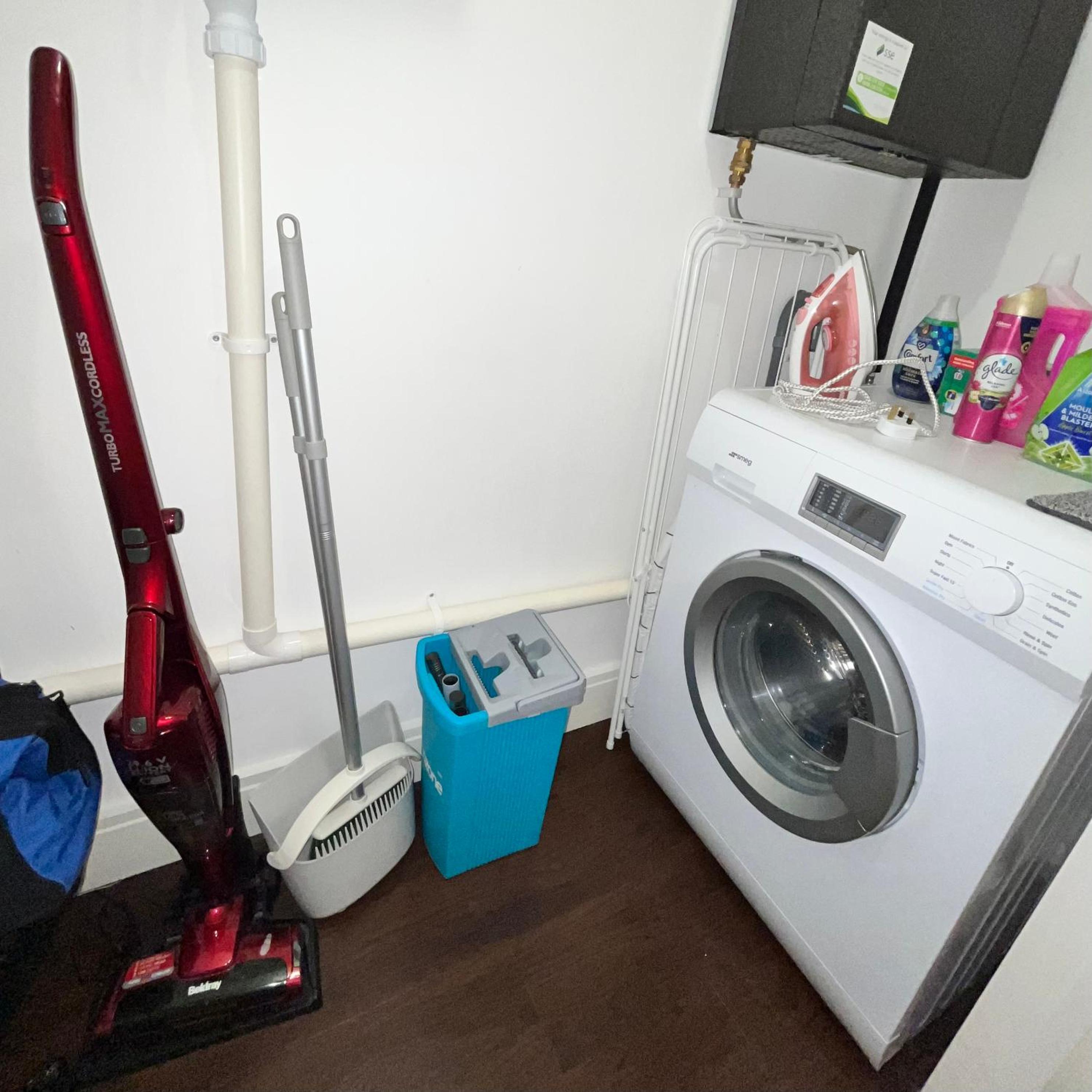 Luxury Modern 2 Bed Flat with Balcony and City View - Canary Wharf City Center