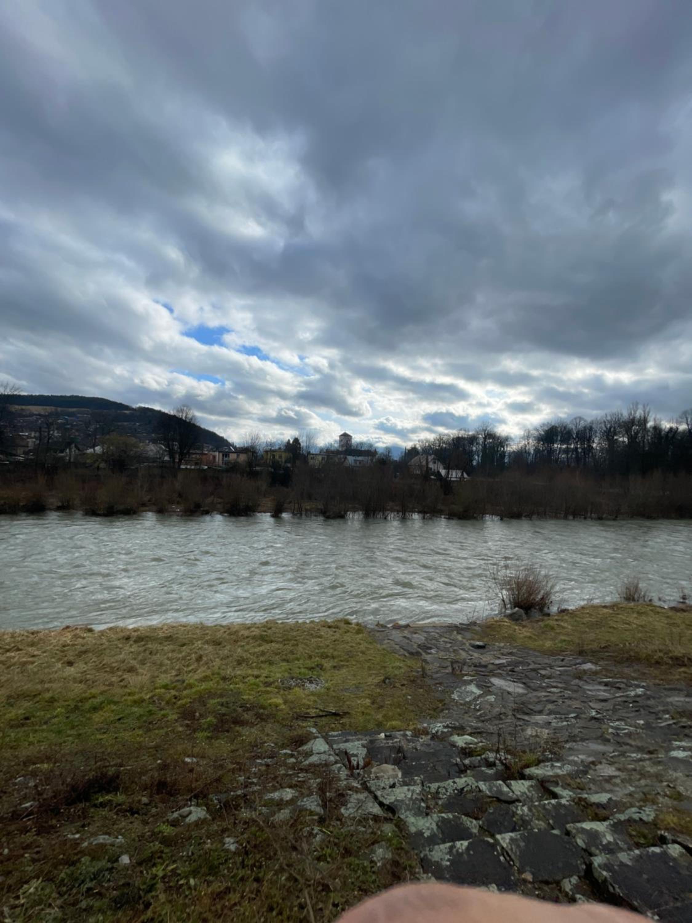 Dom pri rieke s parkovaním
