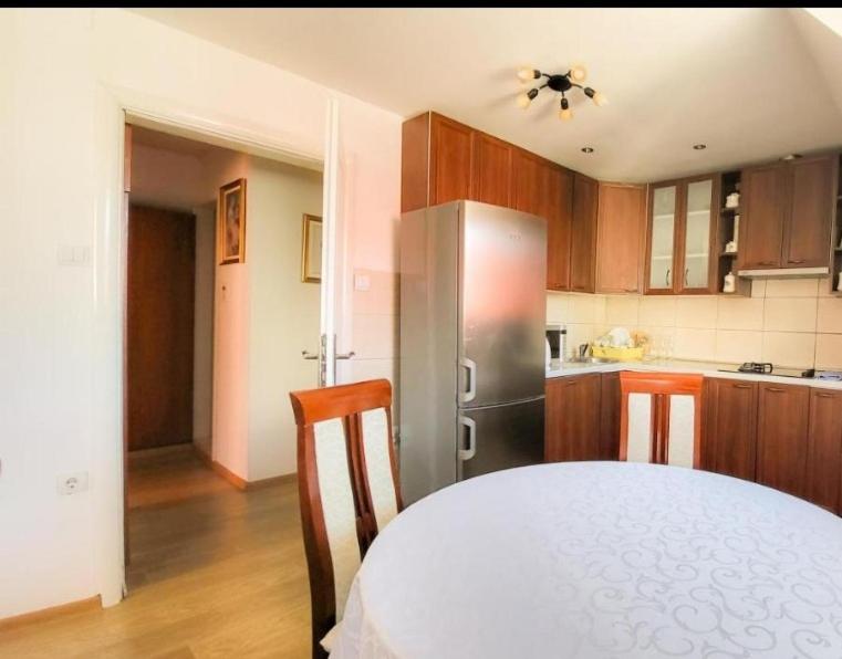 Apartment Home Popovic view 2