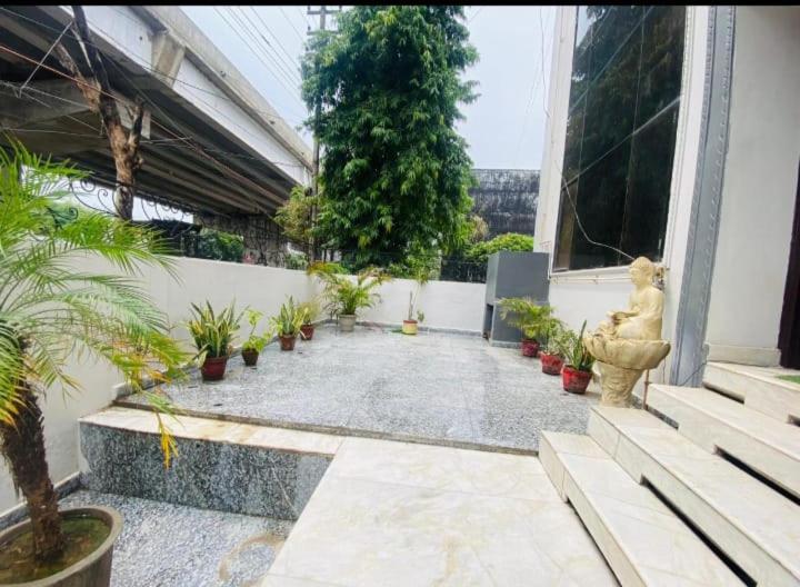 RS Corporate Suites