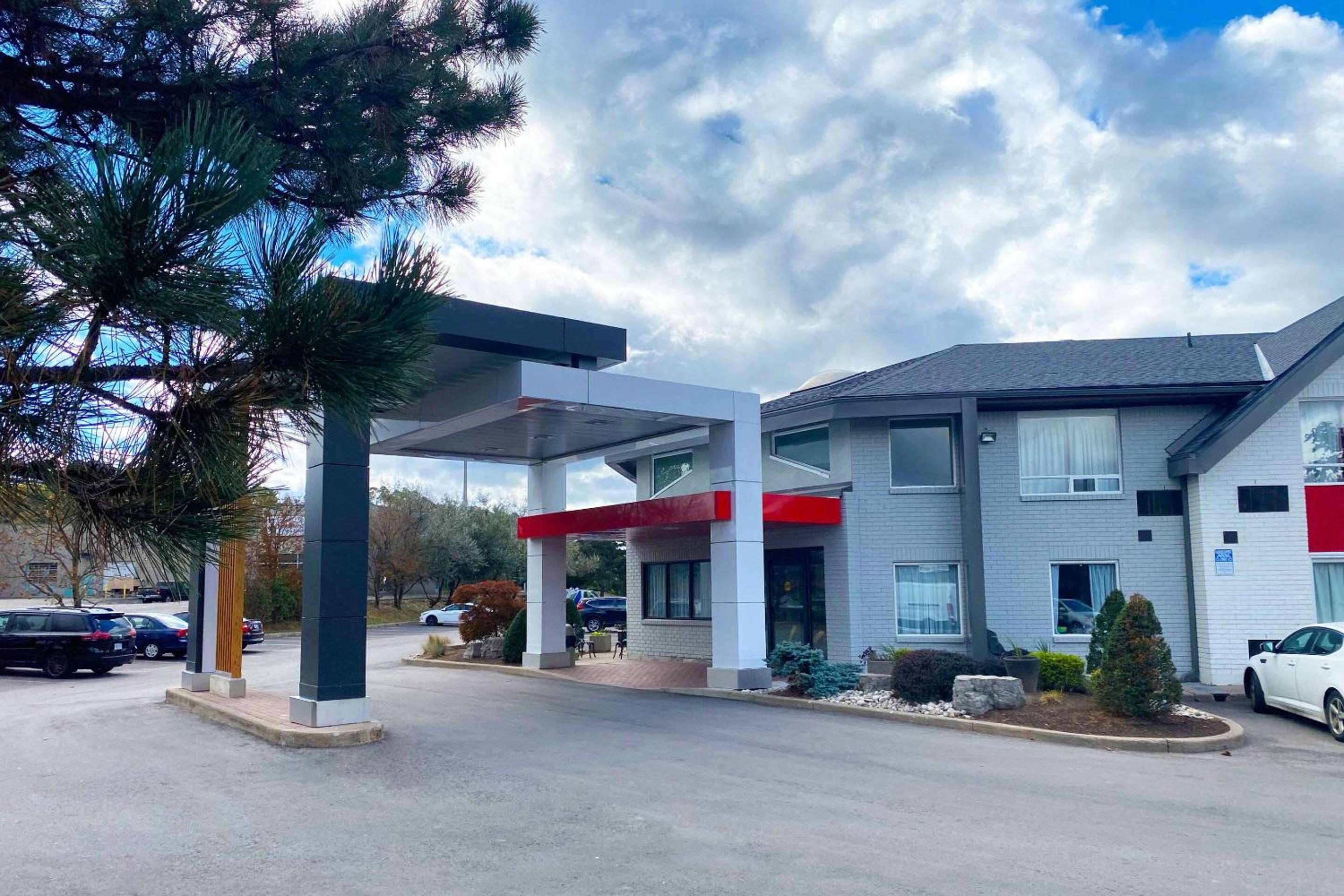 Cambridge Vacations - Comfort Inn - Property Image 2