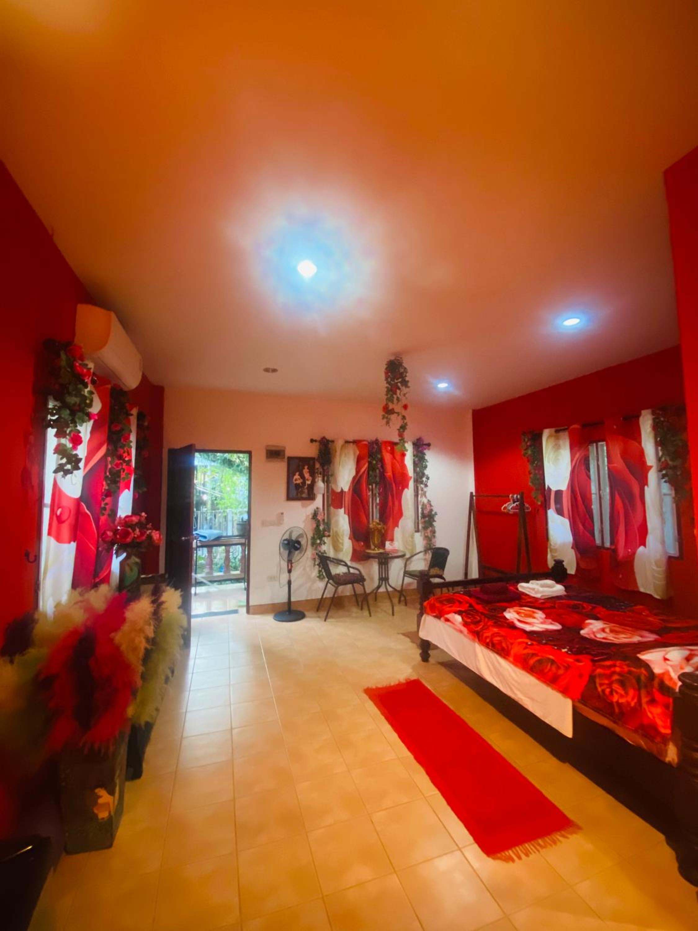 Rose bungalow at Ya Nui beach