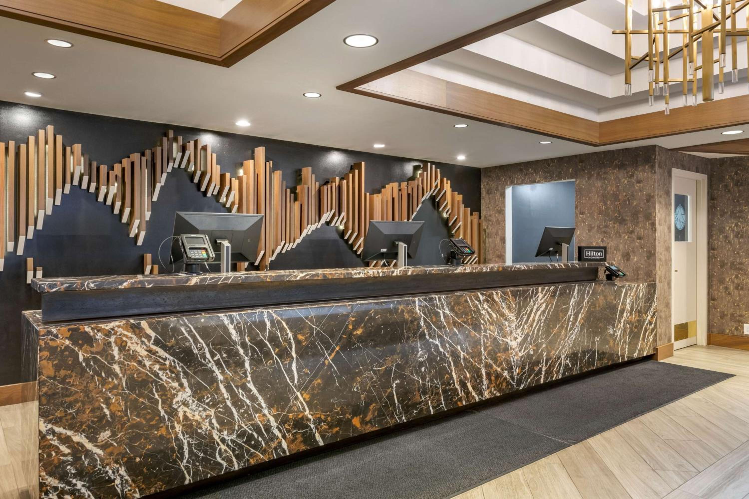 Lake Tahoe Vacations - Hilton Vacation Club Tahoe Seasons Lake Tahoe - Property Image 15
